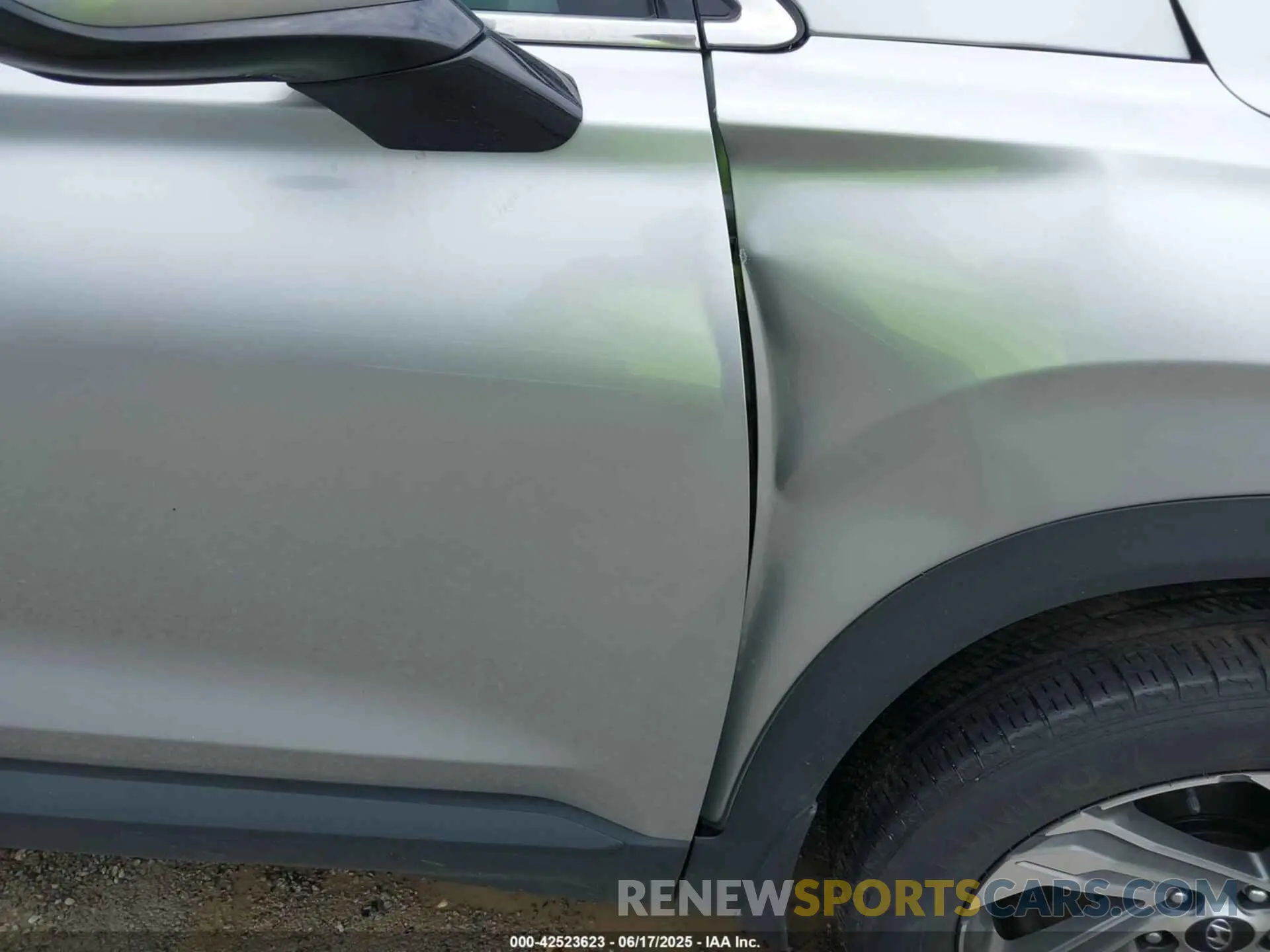 18 Photograph of a damaged car 5NMS2DAJ3PH645592 HYUNDAI SANTA FE 2023
