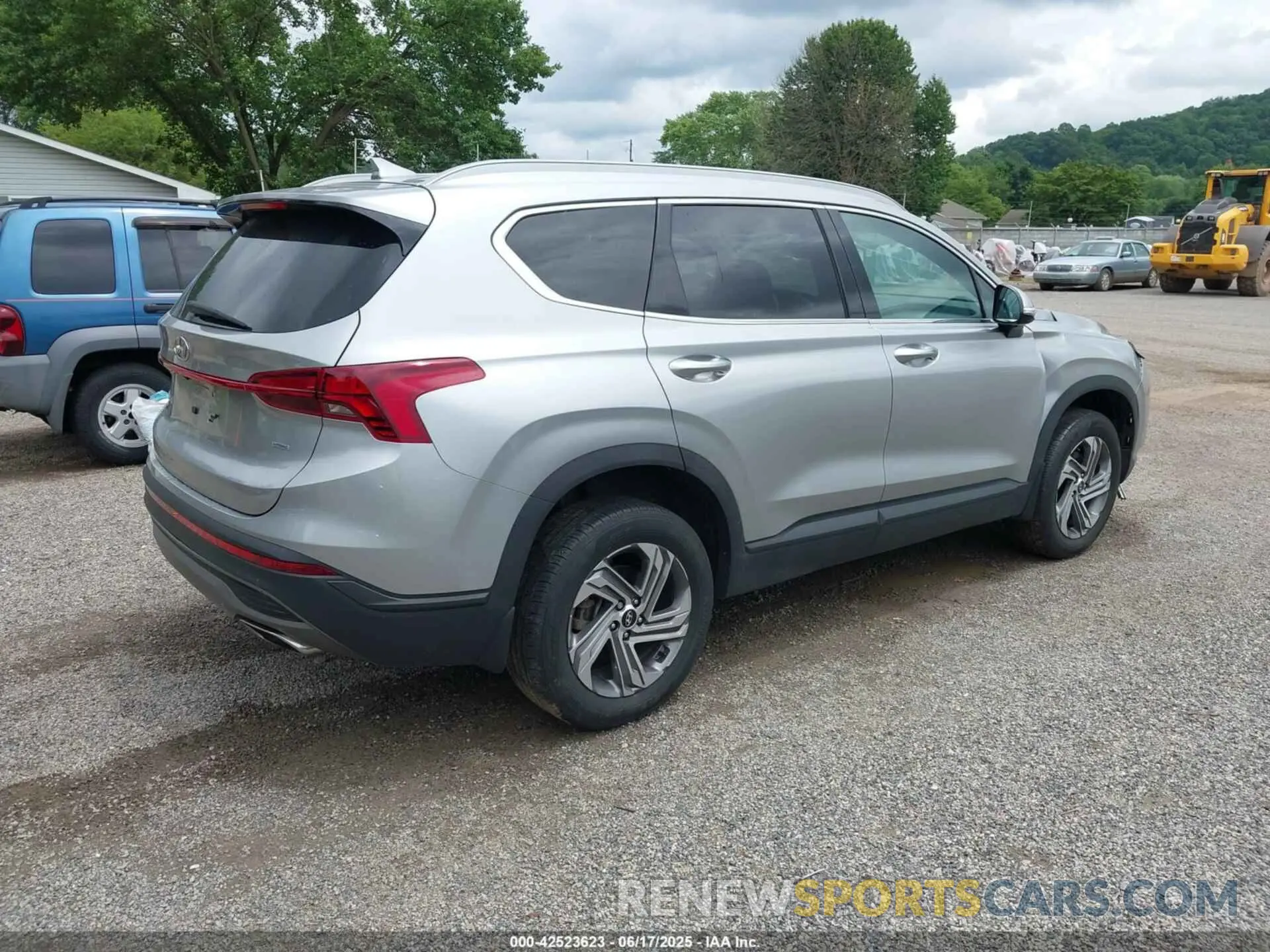 4 Photograph of a damaged car 5NMS2DAJ3PH645592 HYUNDAI SANTA FE 2023