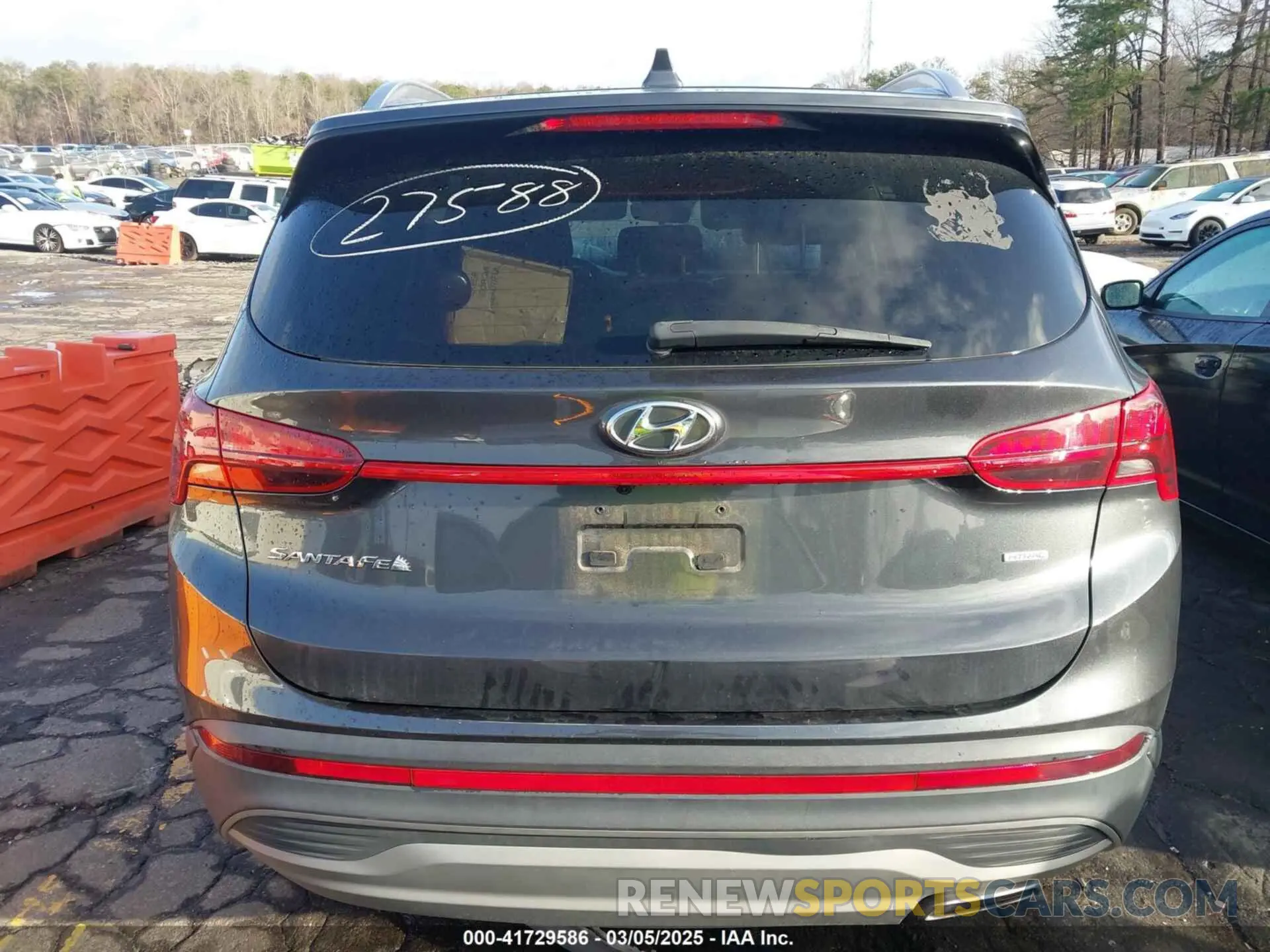 17 Photograph of a damaged car 5NMS2DAJ4PH493922 HYUNDAI SANTA FE 2023