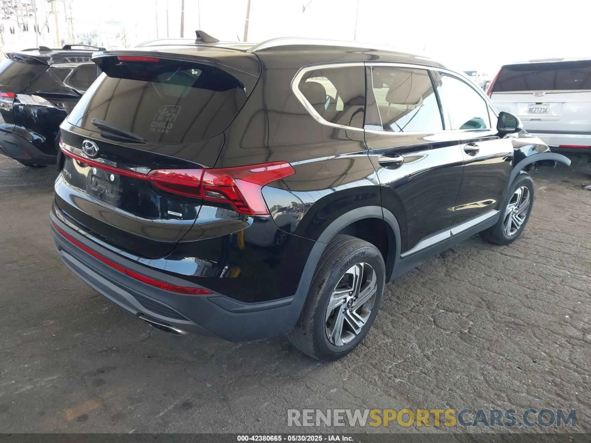 4 Photograph of a damaged car 5NMS2DAJ5PH487370 HYUNDAI SANTA FE 2023