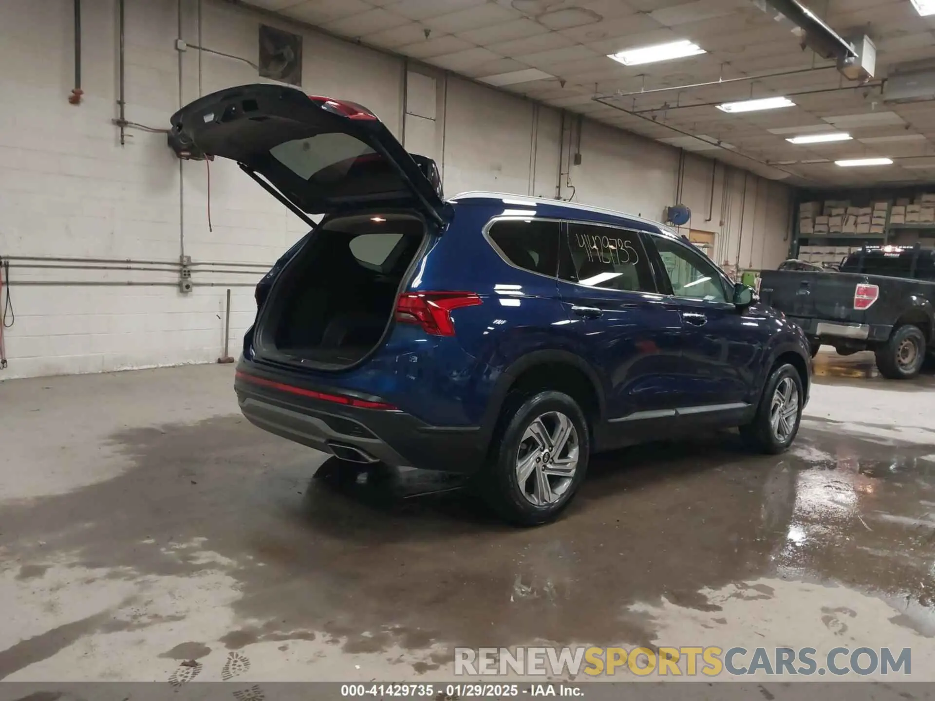 4 Photograph of a damaged car 5NMS2DAJ5PH498868 HYUNDAI SANTA FE 2023