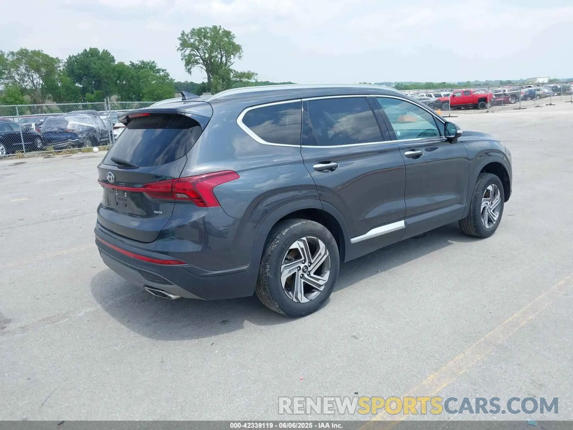 4 Photograph of a damaged car 5NMS2DAJ5PH514082 HYUNDAI SANTA FE 2023