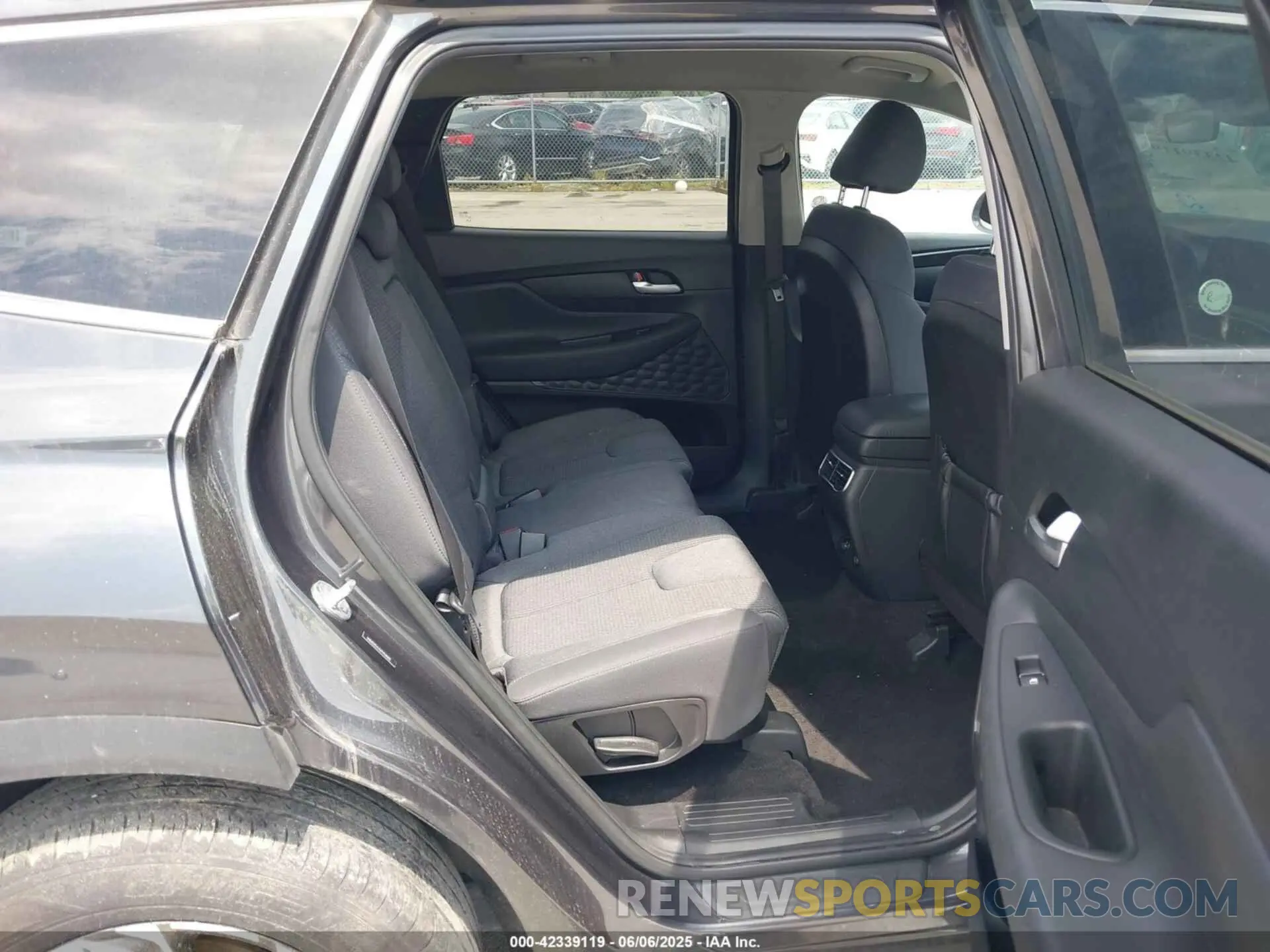 8 Photograph of a damaged car 5NMS2DAJ5PH514082 HYUNDAI SANTA FE 2023