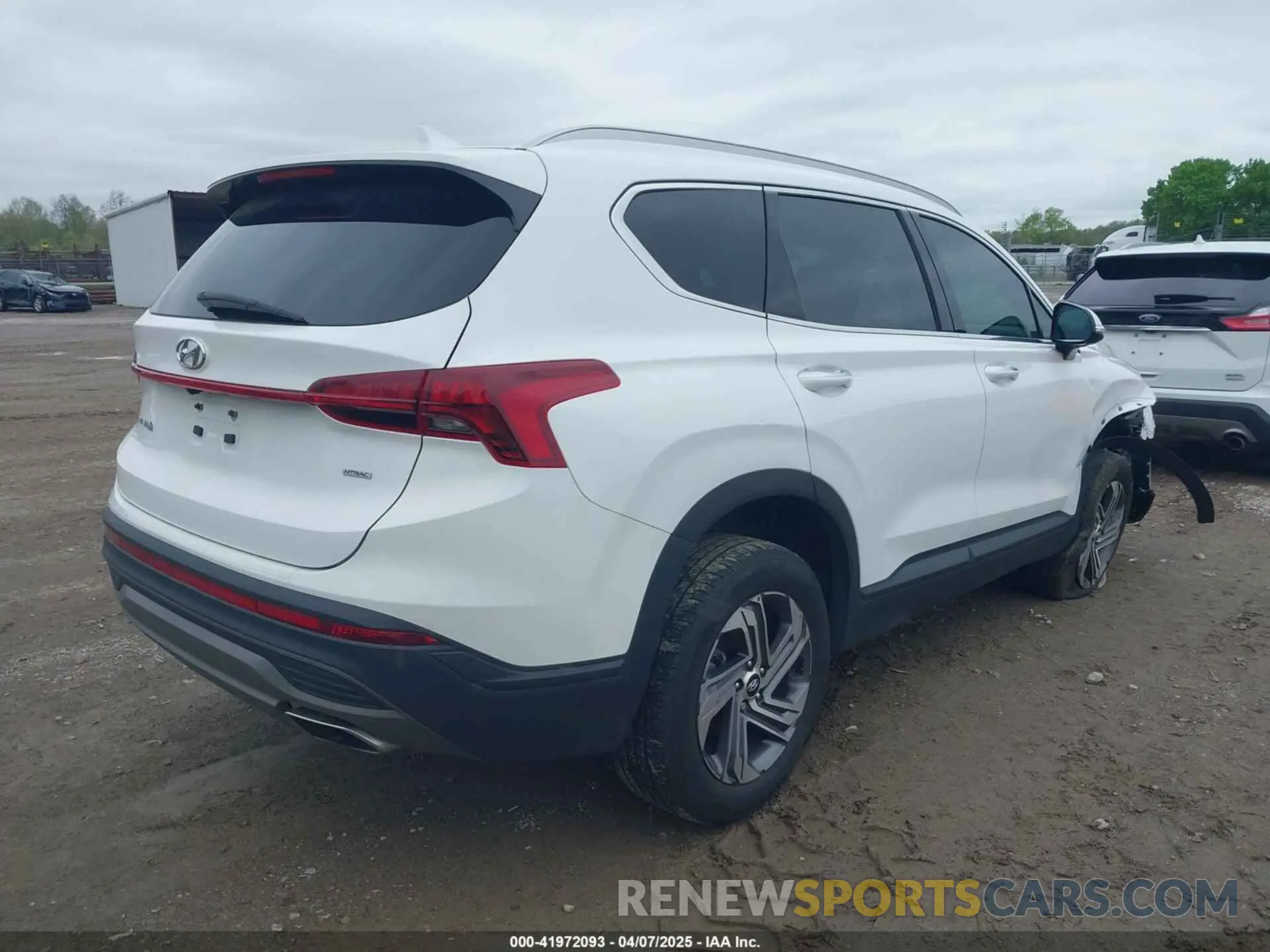 4 Photograph of a damaged car 5NMS2DAJ5PH584326 HYUNDAI SANTA FE 2023