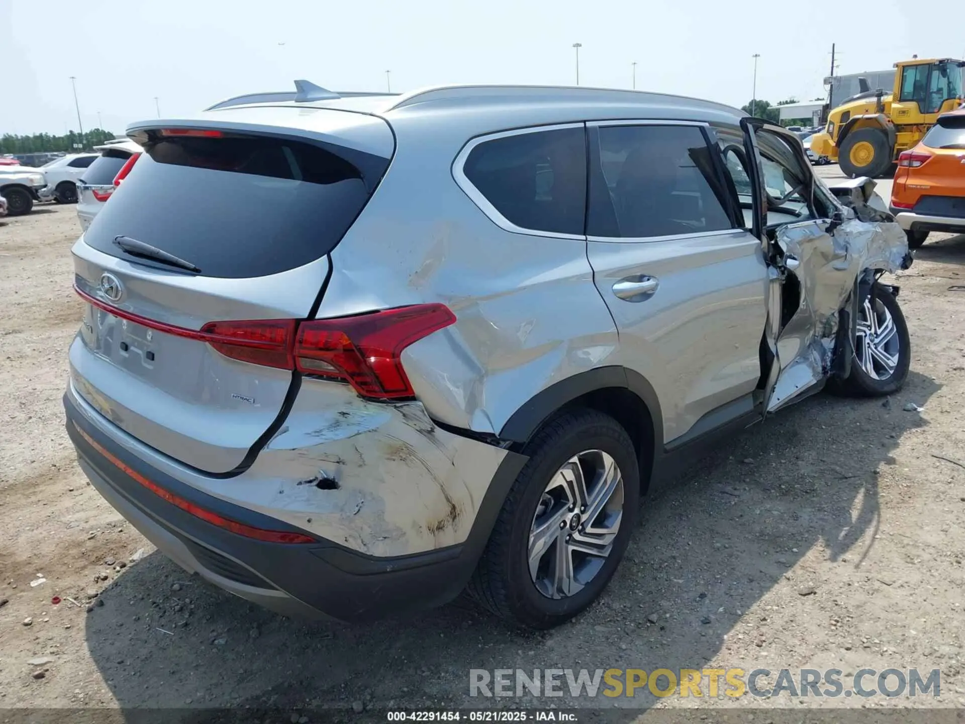 4 Photograph of a damaged car 5NMS2DAJ8PH628240 HYUNDAI SANTA FE 2023