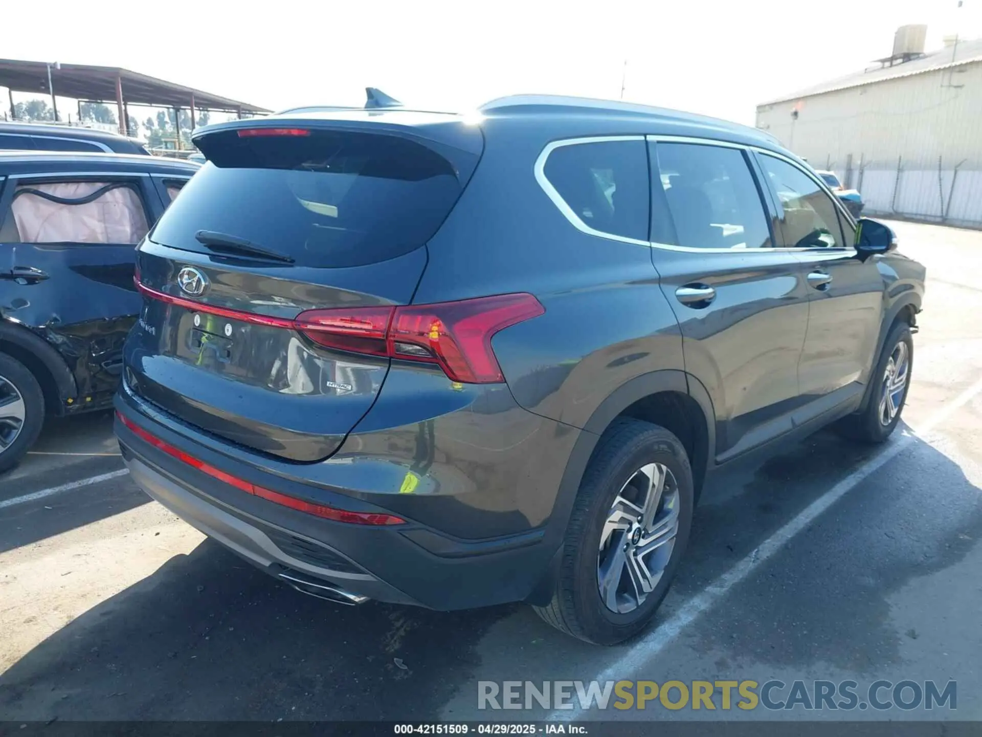 4 Photograph of a damaged car 5NMS2DAJ9PH570493 HYUNDAI SANTA FE 2023