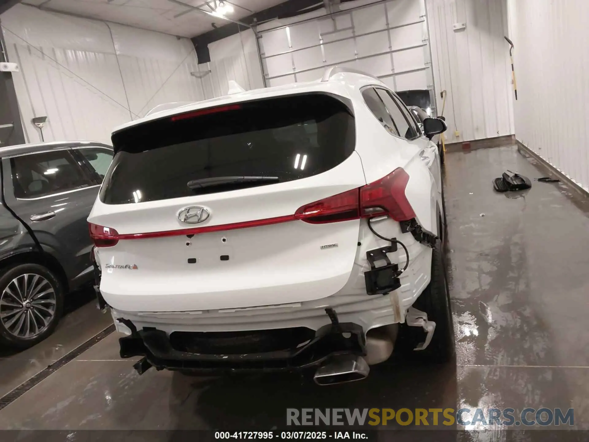 17 Photograph of a damaged car 5NMS2DAJXPH583544 HYUNDAI SANTA FE 2023