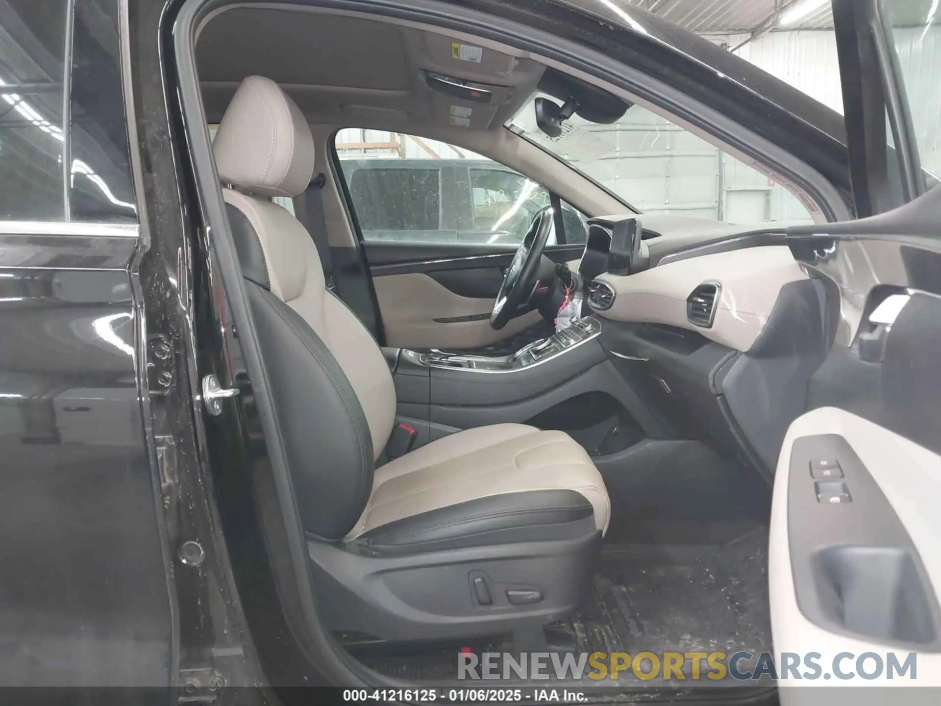 5 Photograph of a damaged car 5NMS3DAJ5PH568950 HYUNDAI SANTA FE 2023
