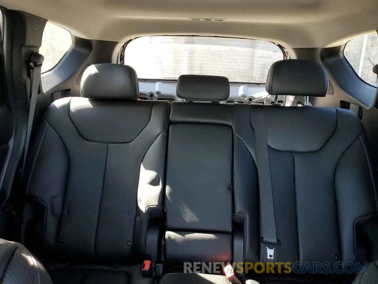10 Photograph of a damaged car 5NMS3DAJ5PH606161 HYUNDAI SANTA FE 2023