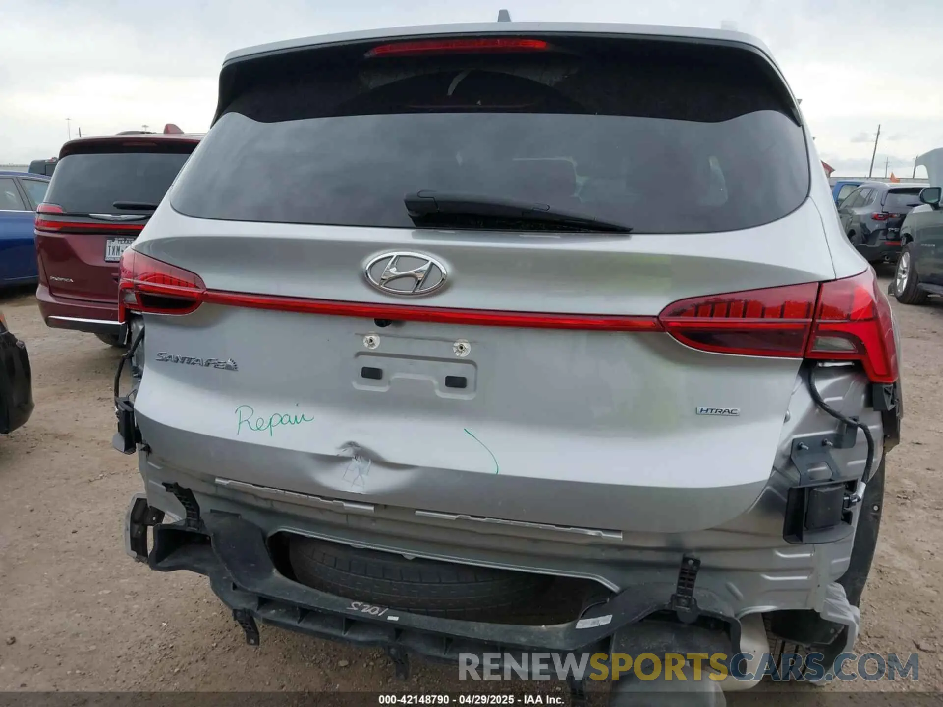 17 Photograph of a damaged car 5NMS3DAJ5PH638673 HYUNDAI SANTA FE 2023