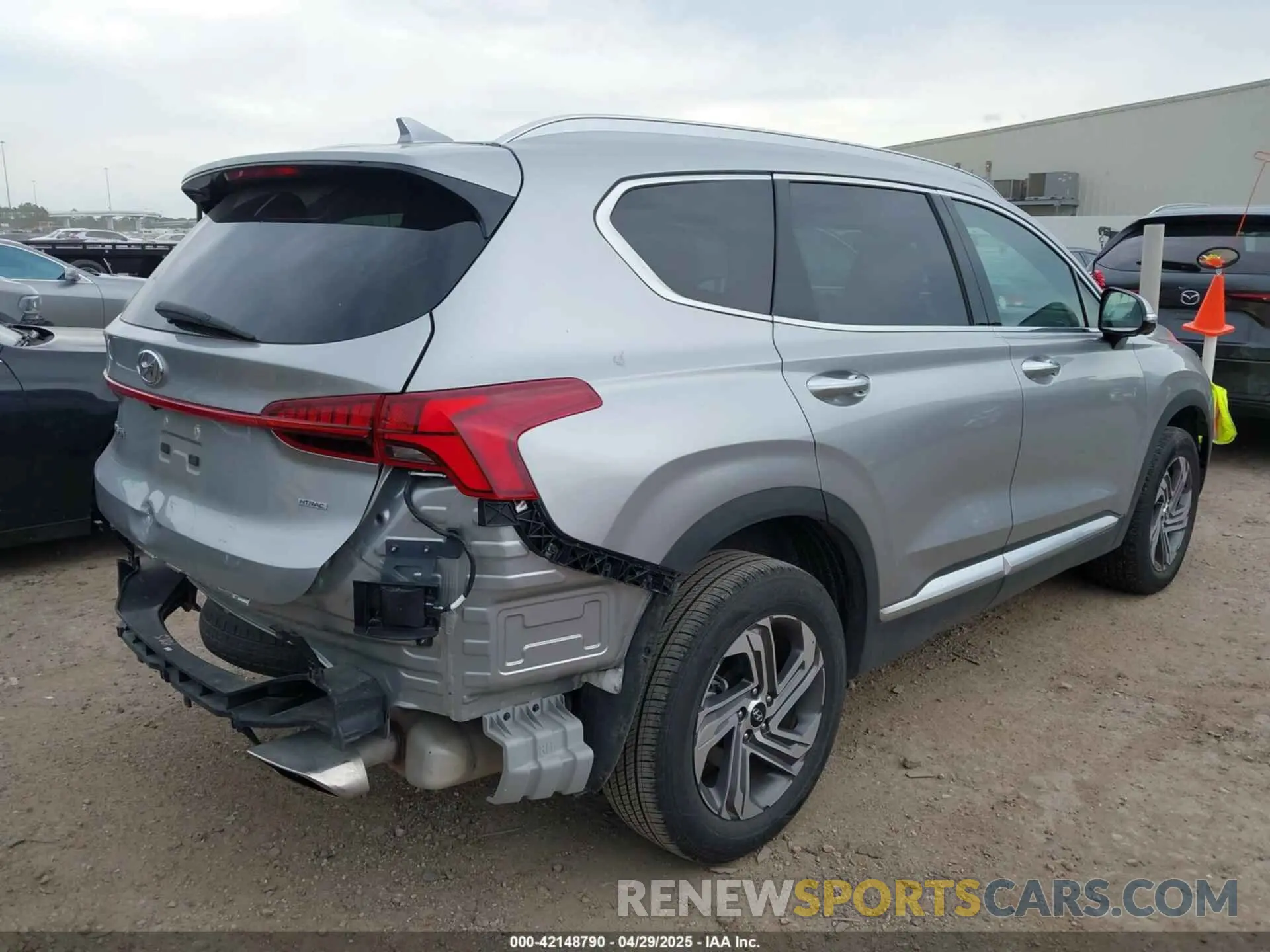 4 Photograph of a damaged car 5NMS3DAJ5PH638673 HYUNDAI SANTA FE 2023