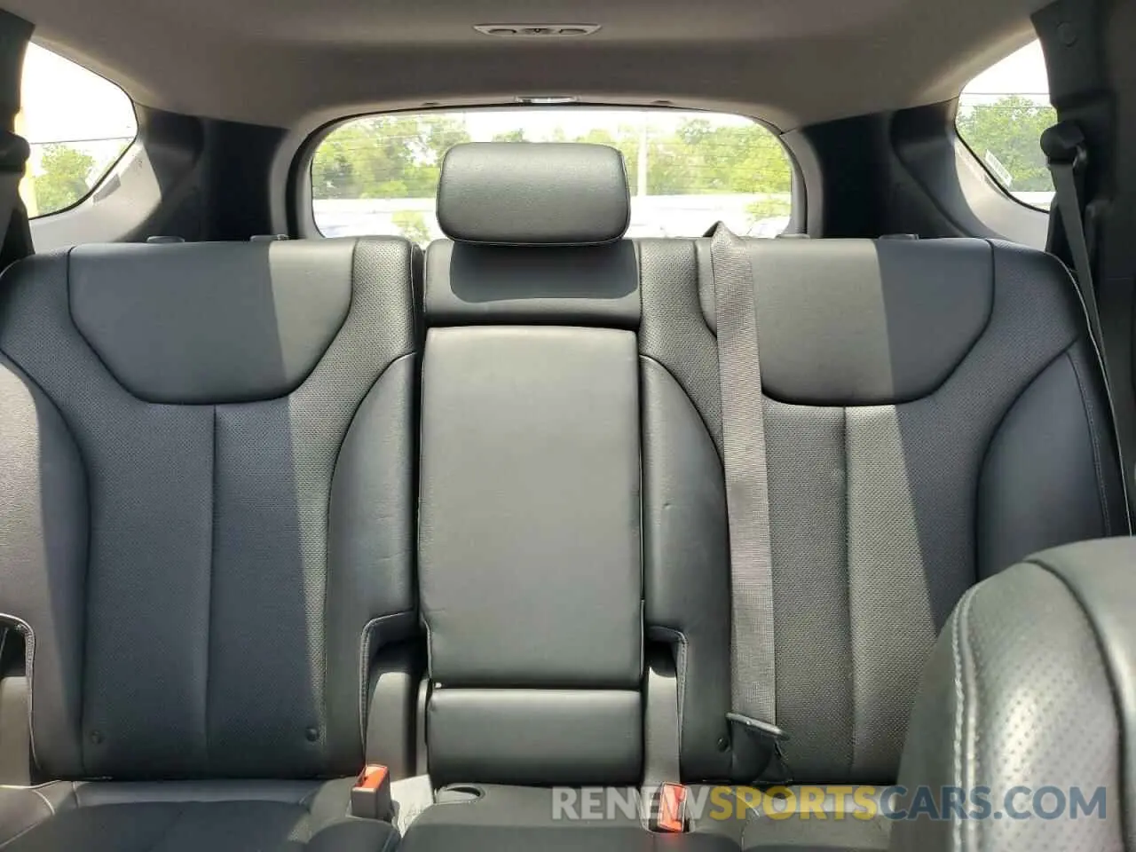 10 Photograph of a damaged car 5NMS4DAL2PH517081 HYUNDAI SANTA FE 2023