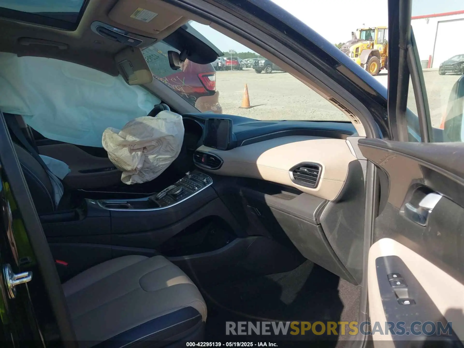5 Photograph of a damaged car 5NMS4DALXPH535991 HYUNDAI SANTA FE 2023