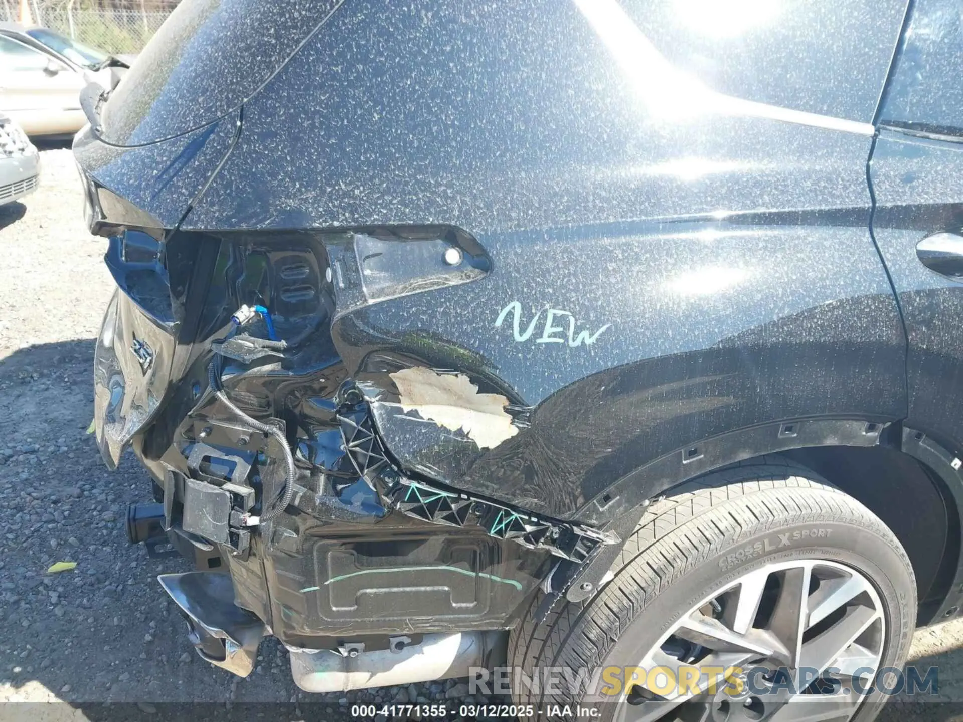 18 Photograph of a damaged car 5NMS54AL7PH577709 HYUNDAI SANTA FE 2023