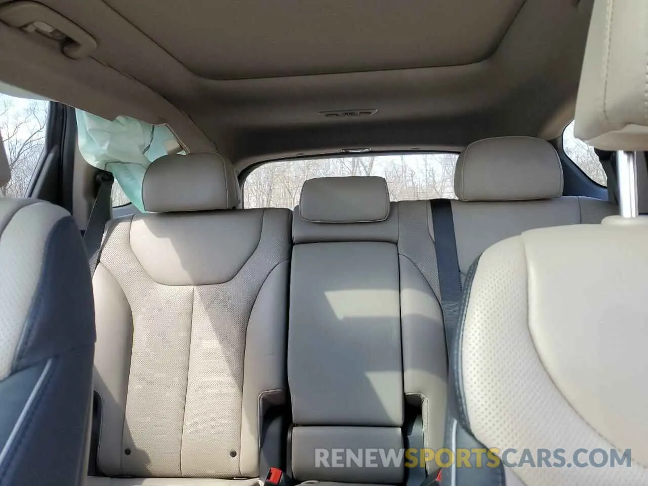 10 Photograph of a damaged car 5NMS5DA10PH017741 HYUNDAI SANTA FE 2023