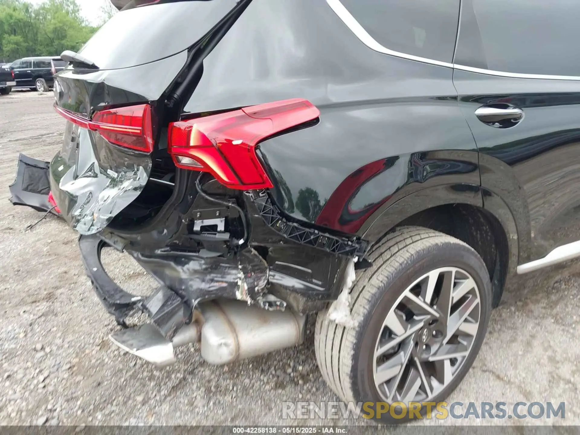 17 Photograph of a damaged car 5NMS5DAL3PH579506 HYUNDAI SANTA FE 2023