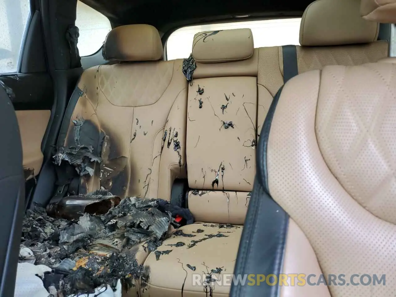 10 Photograph of a damaged car 5NMS5DALXPH633450 HYUNDAI SANTA FE 2023