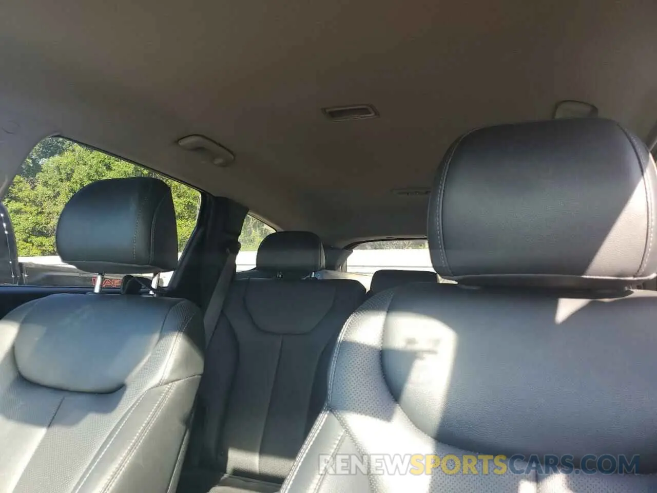 10 Photograph of a damaged car 5NMS64AJ7PH533771 HYUNDAI SANTA FE 2023
