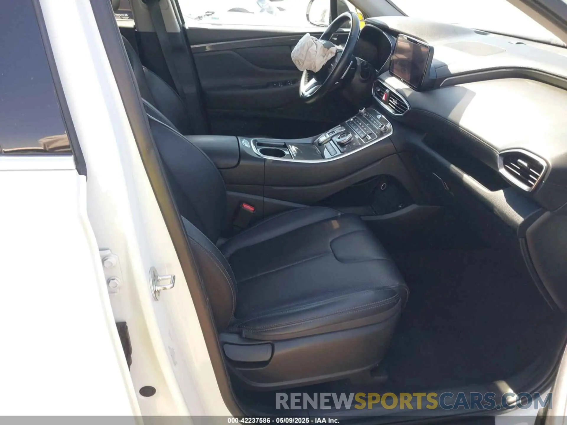 5 Photograph of a damaged car 5NMS6DAJ2PH497844 HYUNDAI SANTA FE 2023