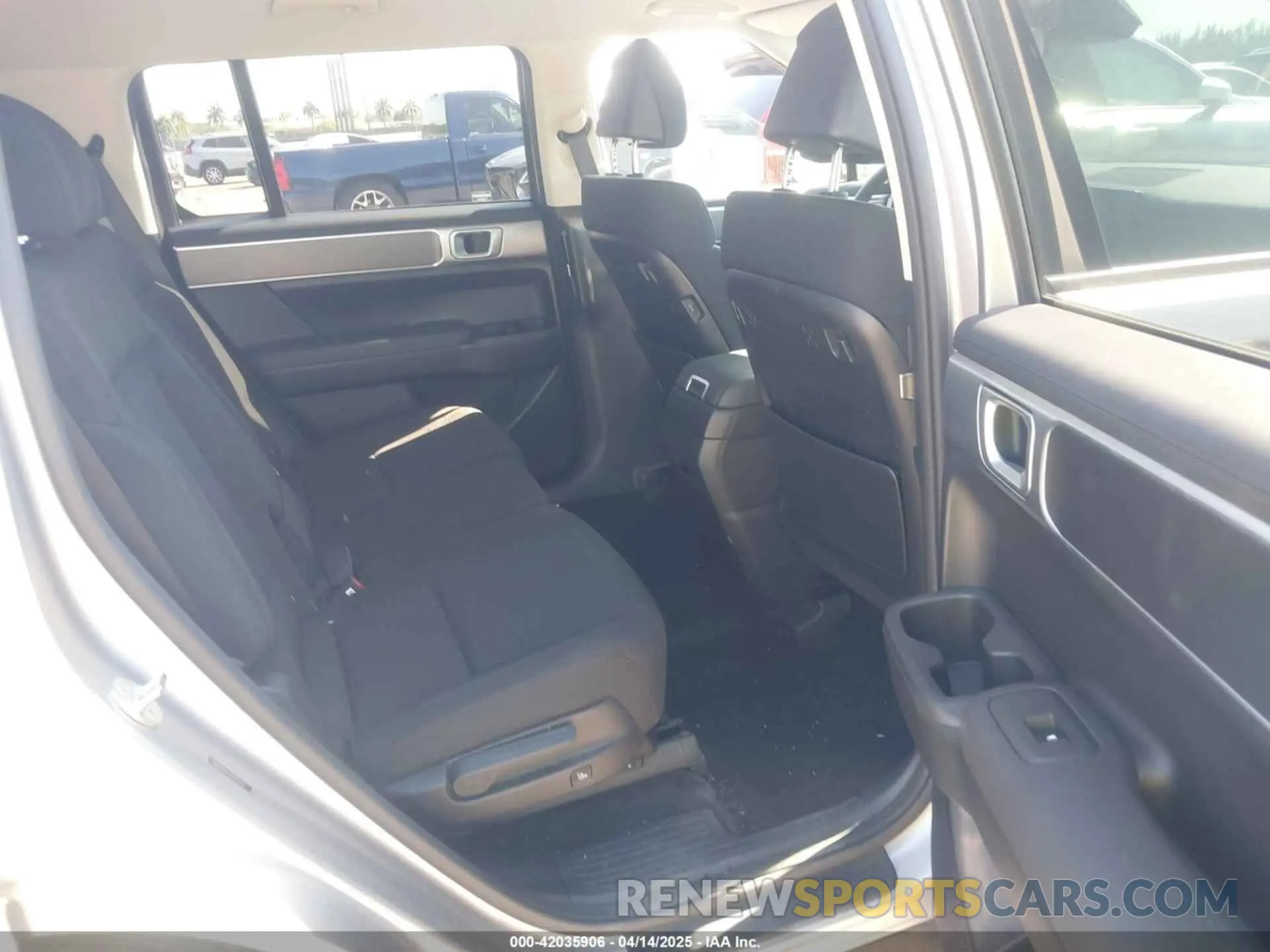 8 Photograph of a damaged car 5NMP14GLXRH067723 HYUNDAI SANTA FE 2024