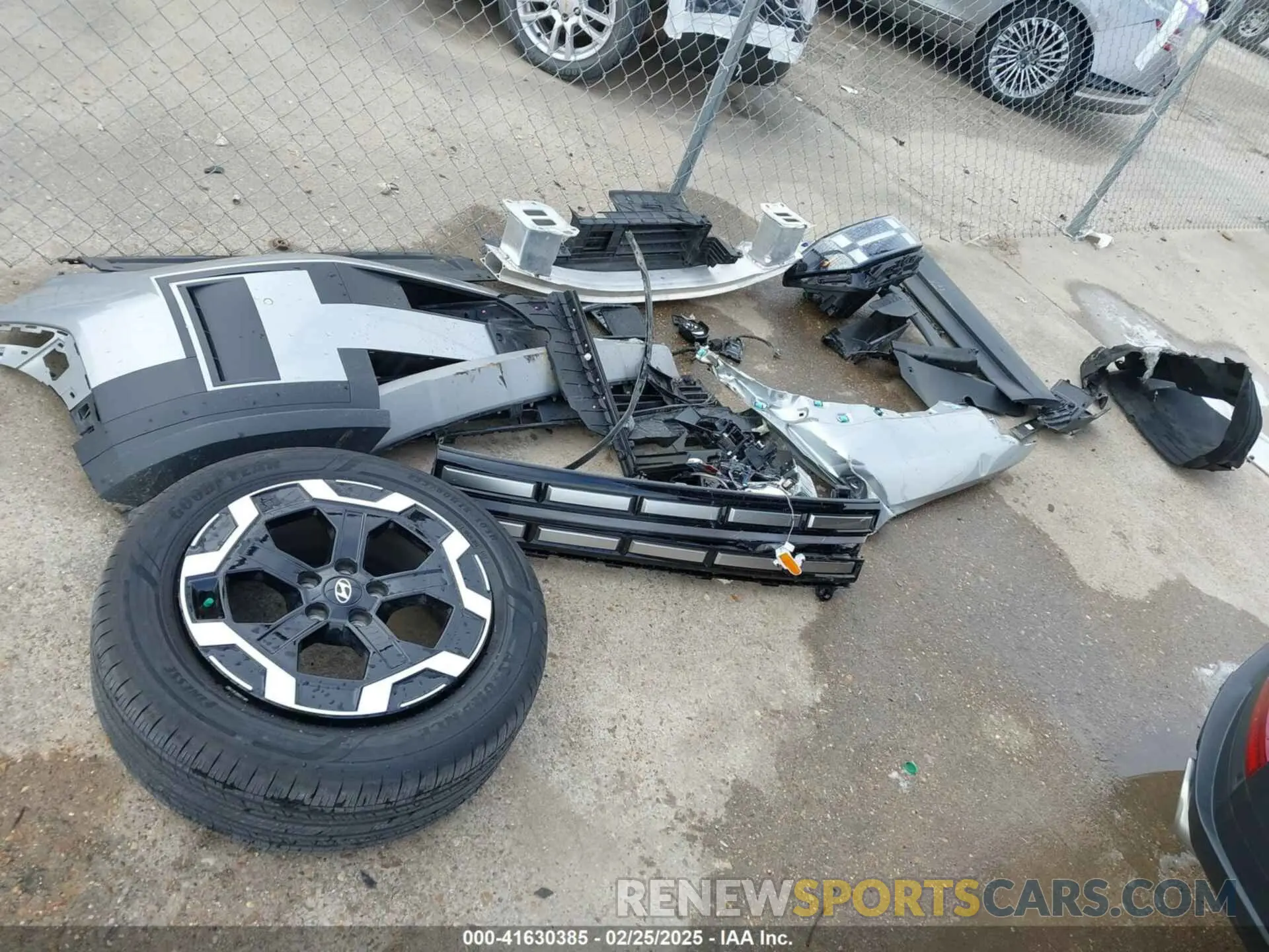 12 Photograph of a damaged car 5NMP24GL9RH022169 HYUNDAI SANTA FE 2024