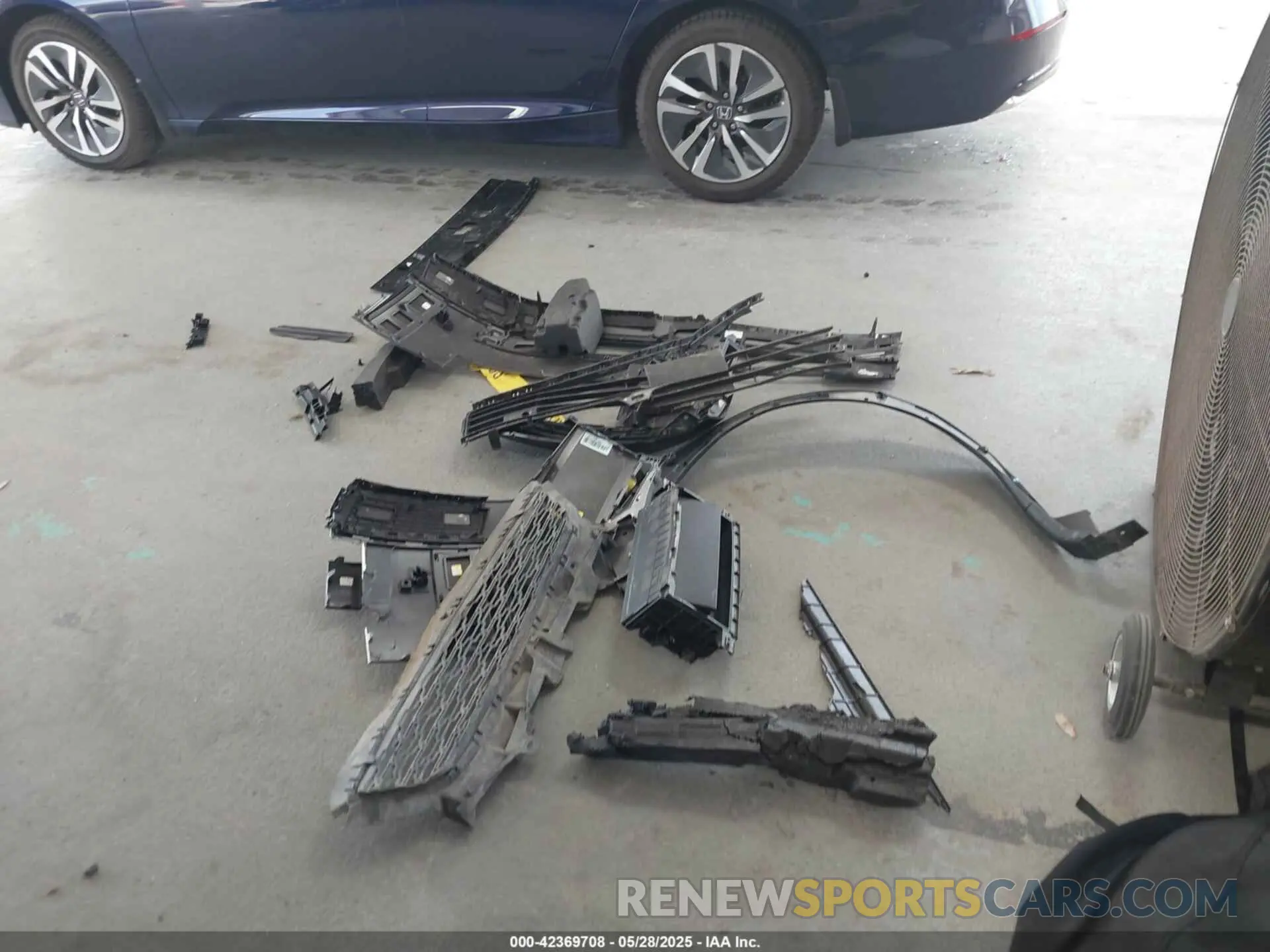 12 Photograph of a damaged car 5NMP24GL9RH022575 HYUNDAI SANTA FE 2024
