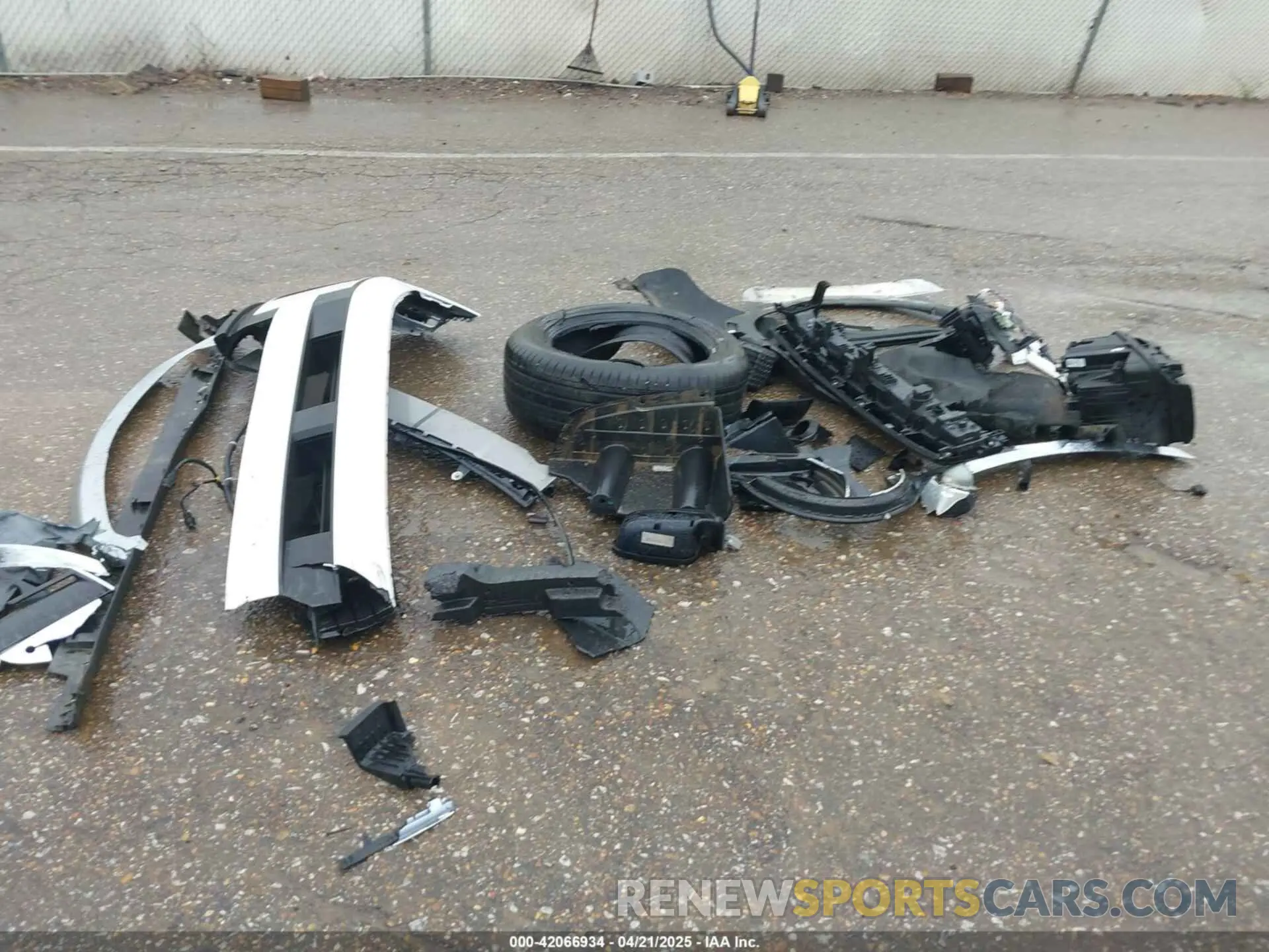 12 Photograph of a damaged car 5NMP24GL9RH065877 HYUNDAI SANTA FE 2024