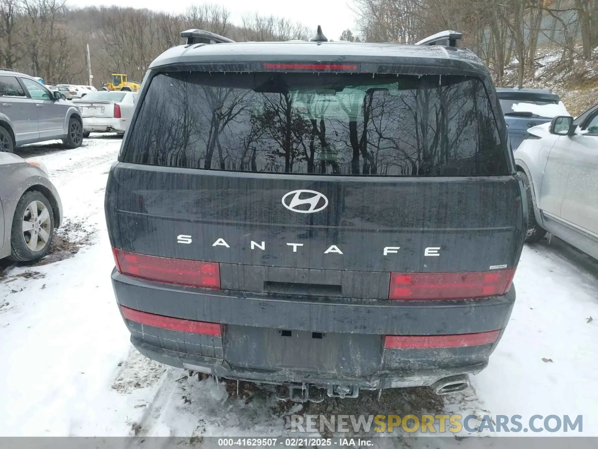 17 Photograph of a damaged car 5NMP2DGL0RH009181 HYUNDAI SANTA FE 2024