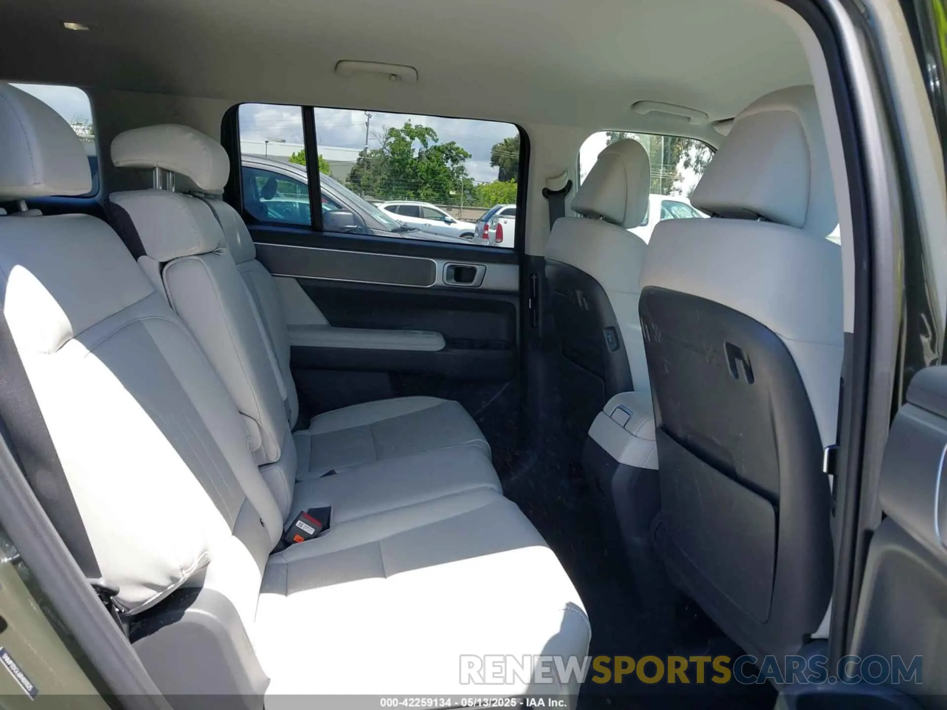 8 Photograph of a damaged car 5NMP2DGL6RH031525 HYUNDAI SANTA FE 2024
