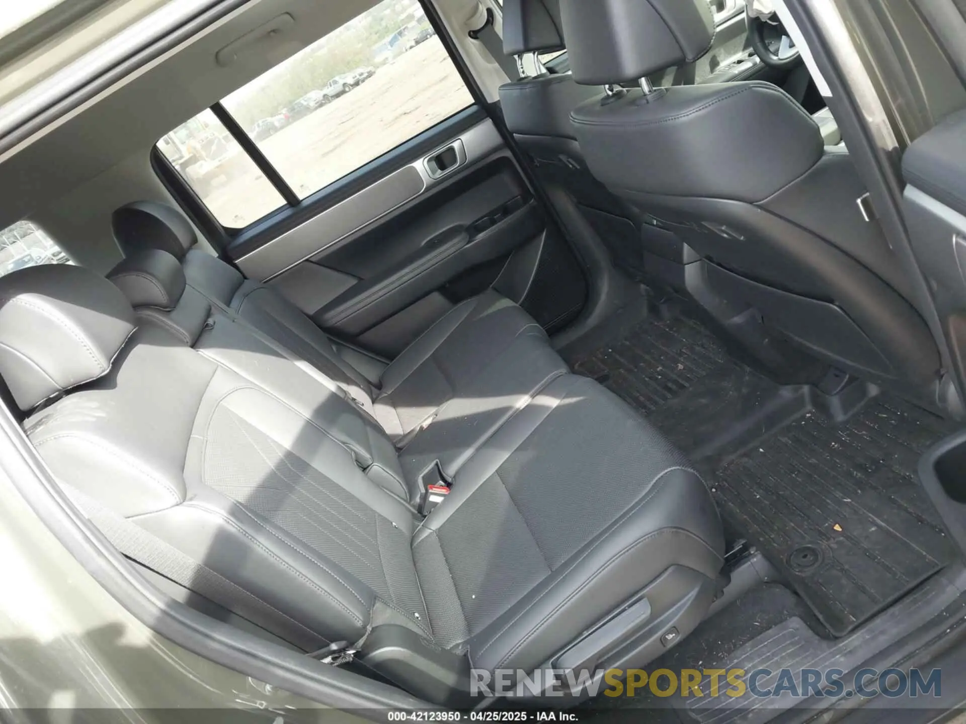 8 Photograph of a damaged car 5NMP3DGL2RH015996 HYUNDAI SANTA FE 2024