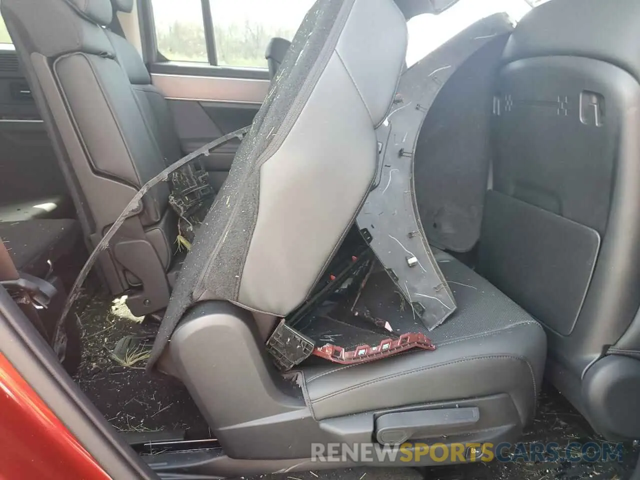 10 Photograph of a damaged car 5NMP3DGL3RH029003 HYUNDAI SANTA FE 2024
