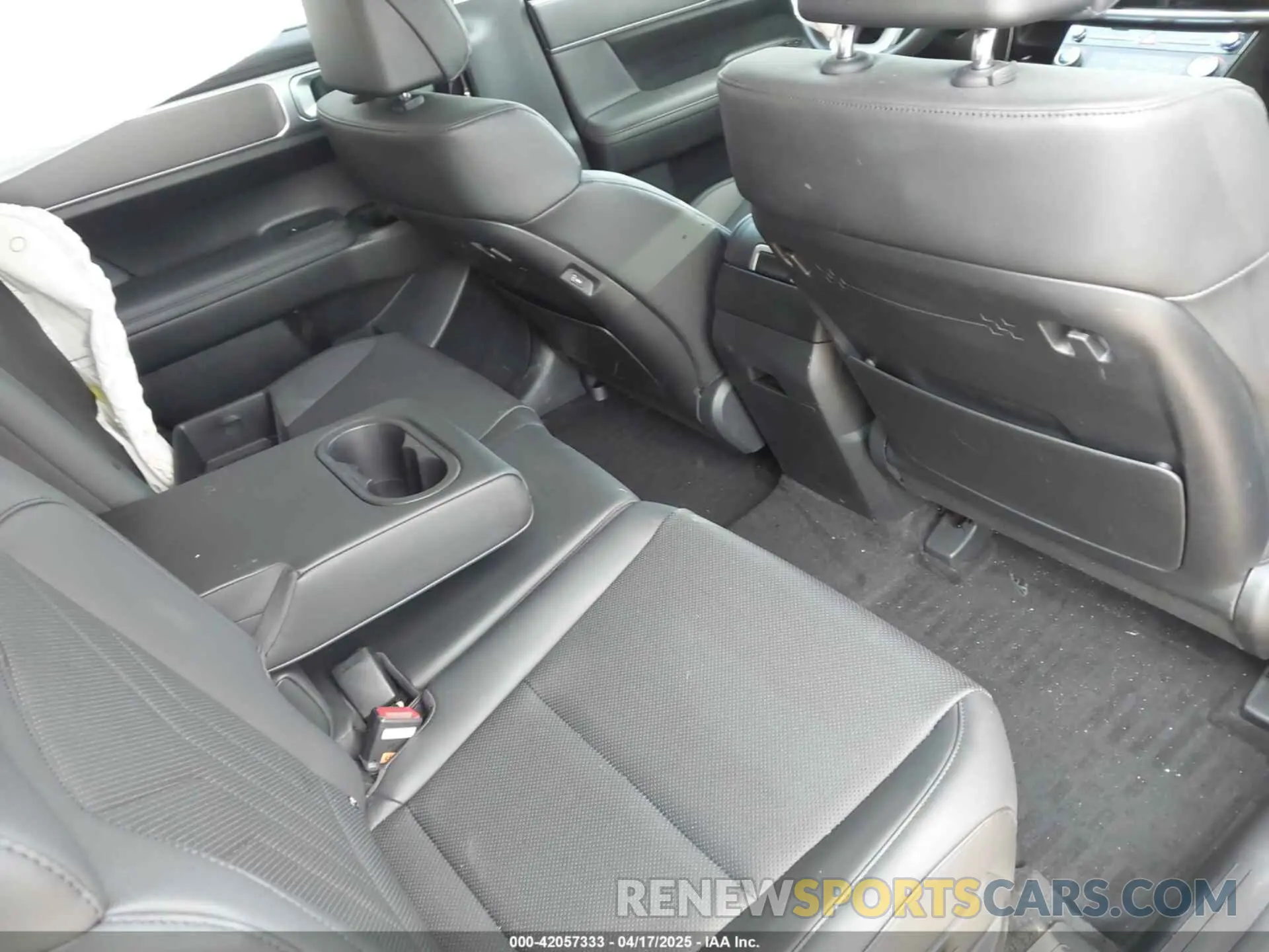8 Photograph of a damaged car 5NMP3DGL5RH054789 HYUNDAI SANTA FE 2024