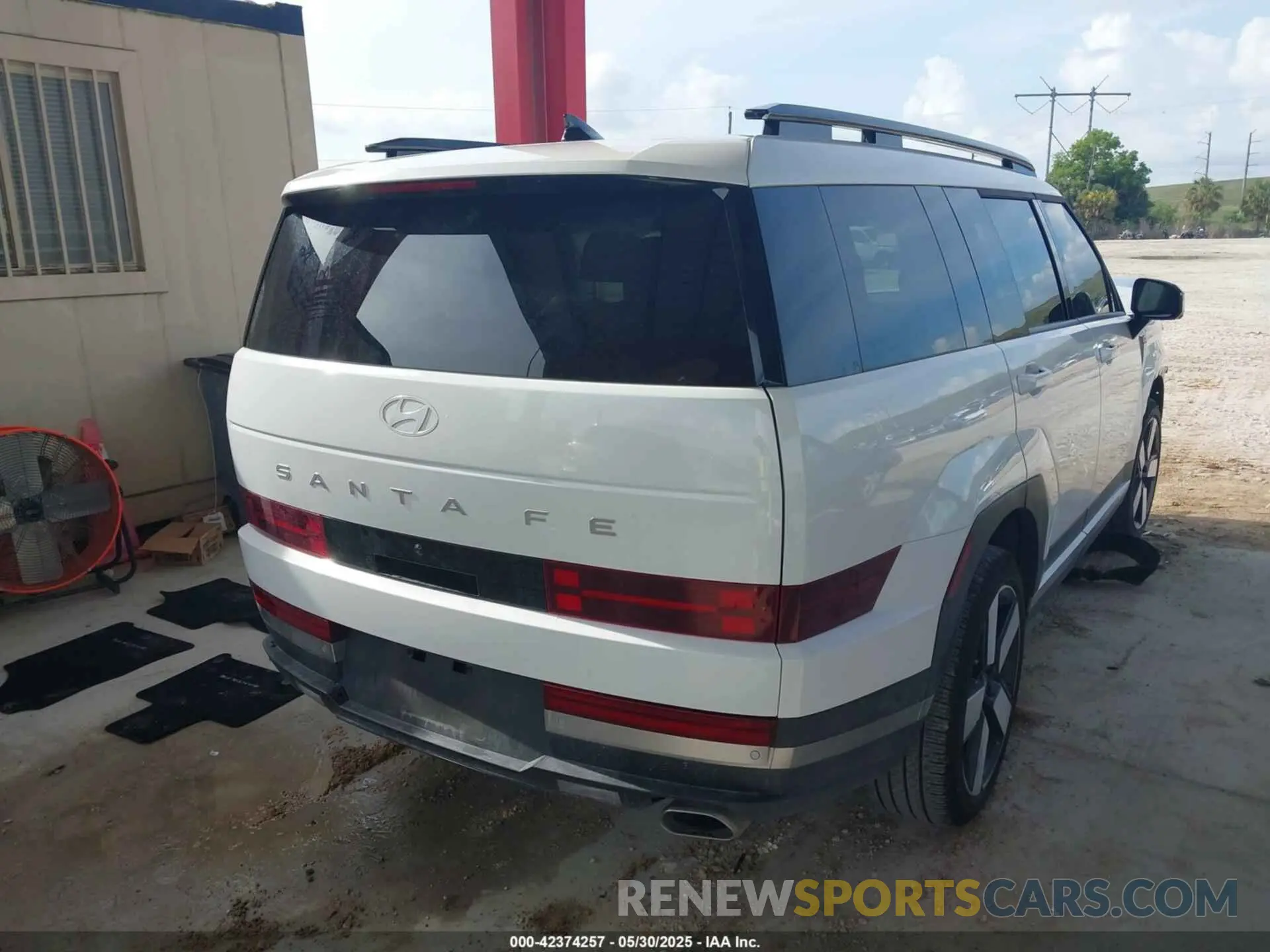 4 Photograph of a damaged car 5NMP44GL1RH029384 HYUNDAI SANTA FE 2024