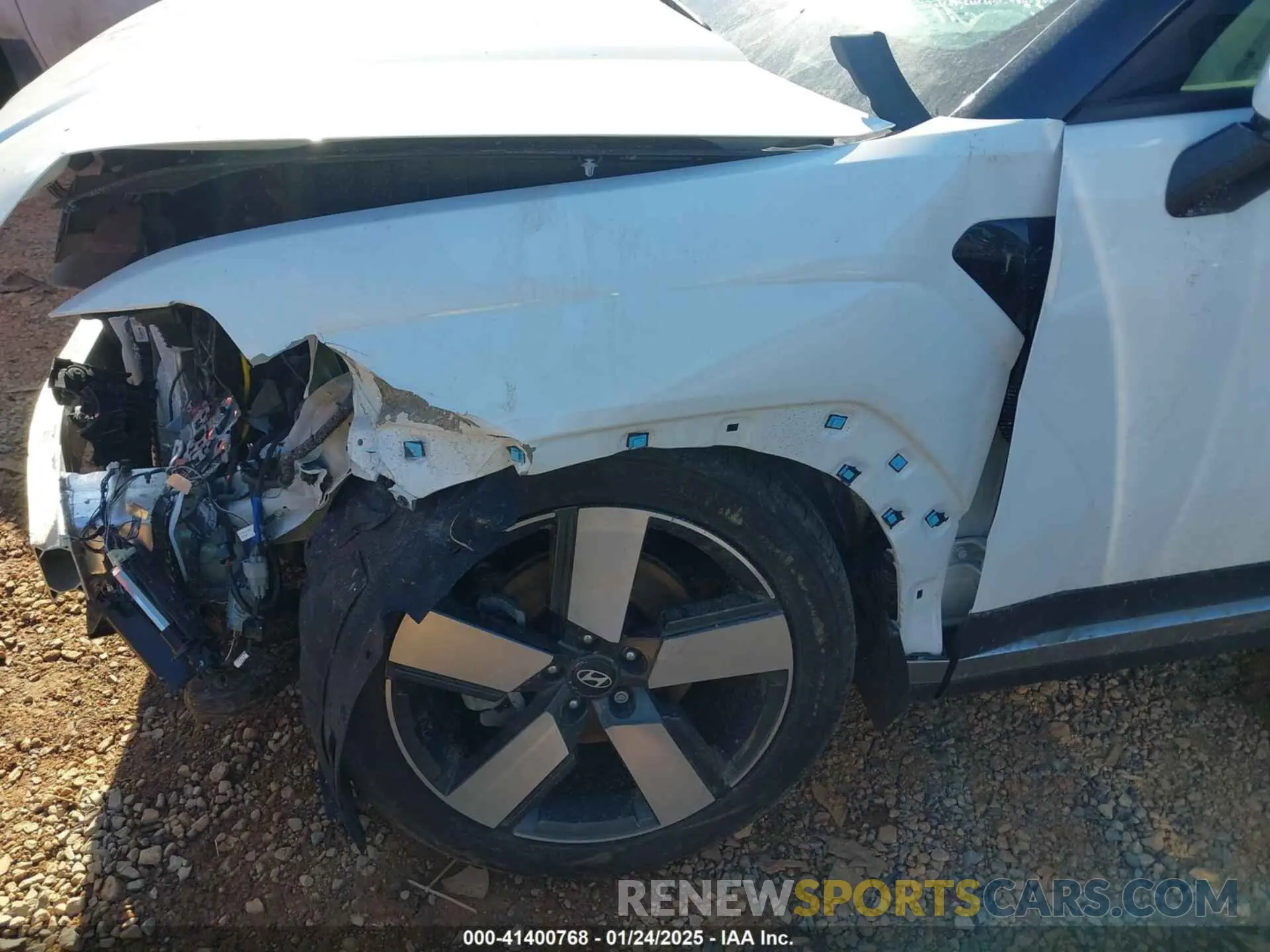 18 Photograph of a damaged car 5NMP44GL4RH049192 HYUNDAI SANTA FE 2024