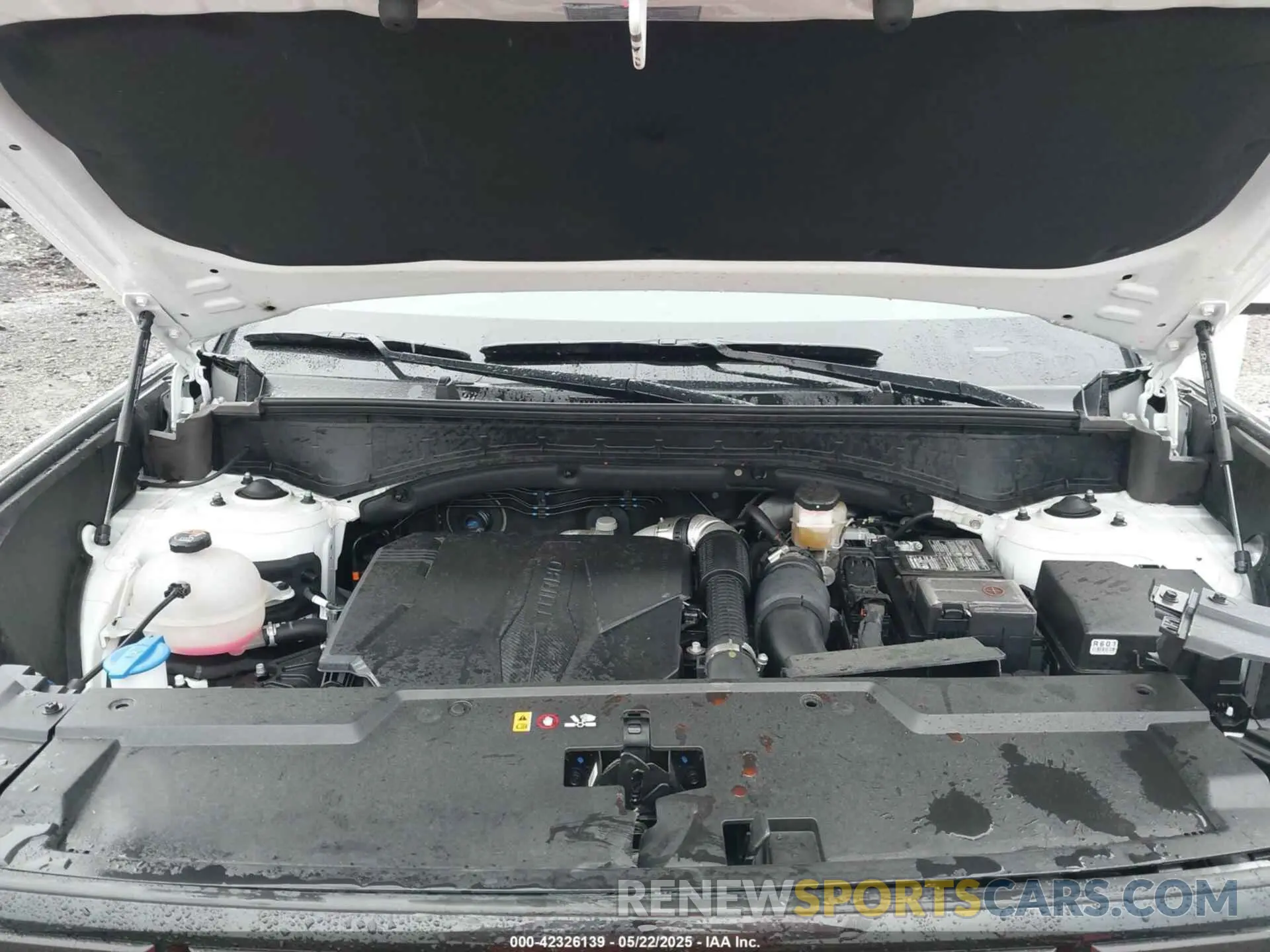 10 Photograph of a damaged car 5NMP4DGL2RH001139 HYUNDAI SANTA FE 2024
