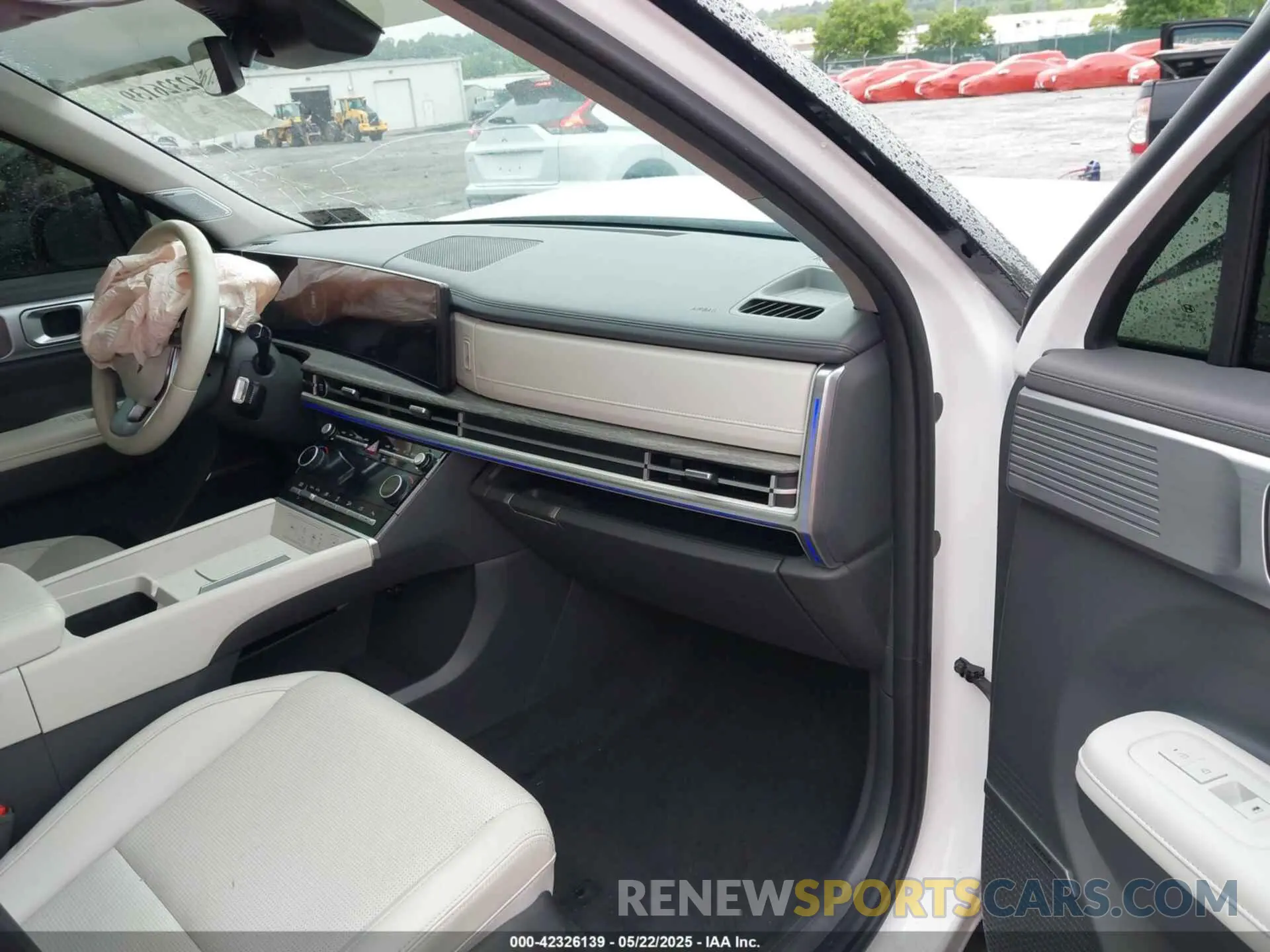 5 Photograph of a damaged car 5NMP4DGL2RH001139 HYUNDAI SANTA FE 2024