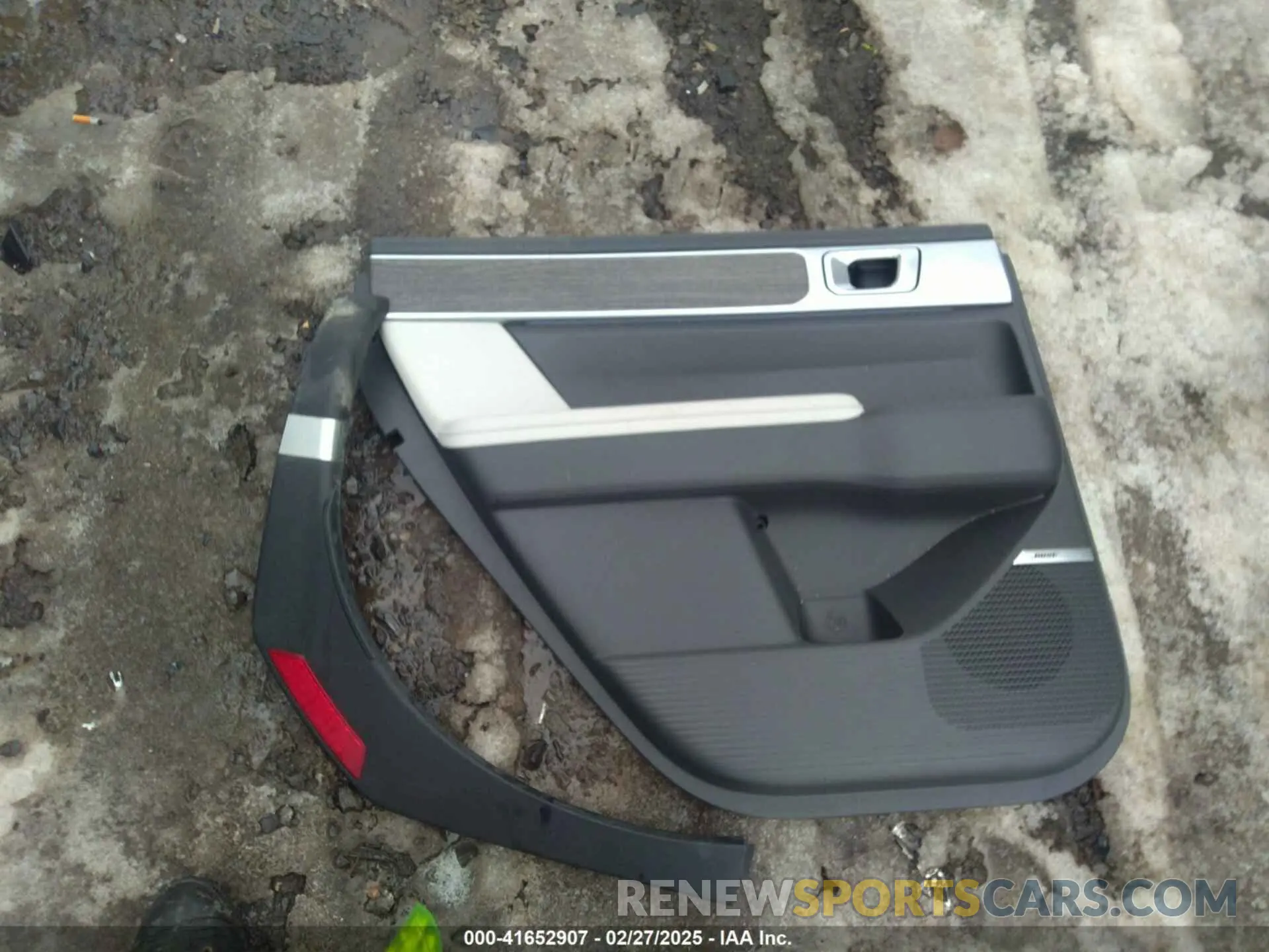 12 Photograph of a damaged car 5NMP4DGL2RH008639 HYUNDAI SANTA FE 2024