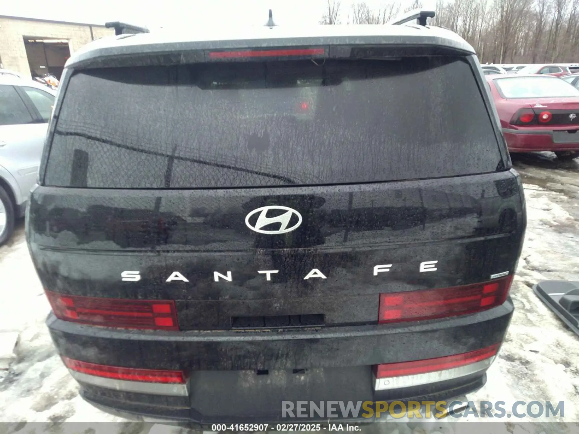 17 Photograph of a damaged car 5NMP4DGL2RH008639 HYUNDAI SANTA FE 2024