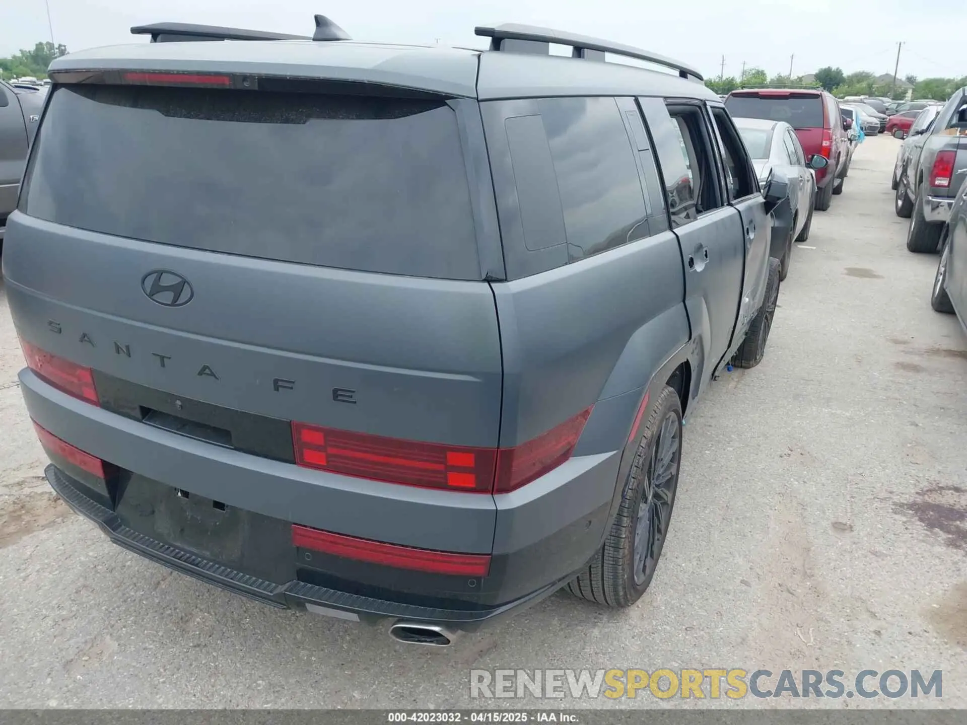 4 Photograph of a damaged car 5NMP54GL0RH058551 HYUNDAI SANTA FE 2024