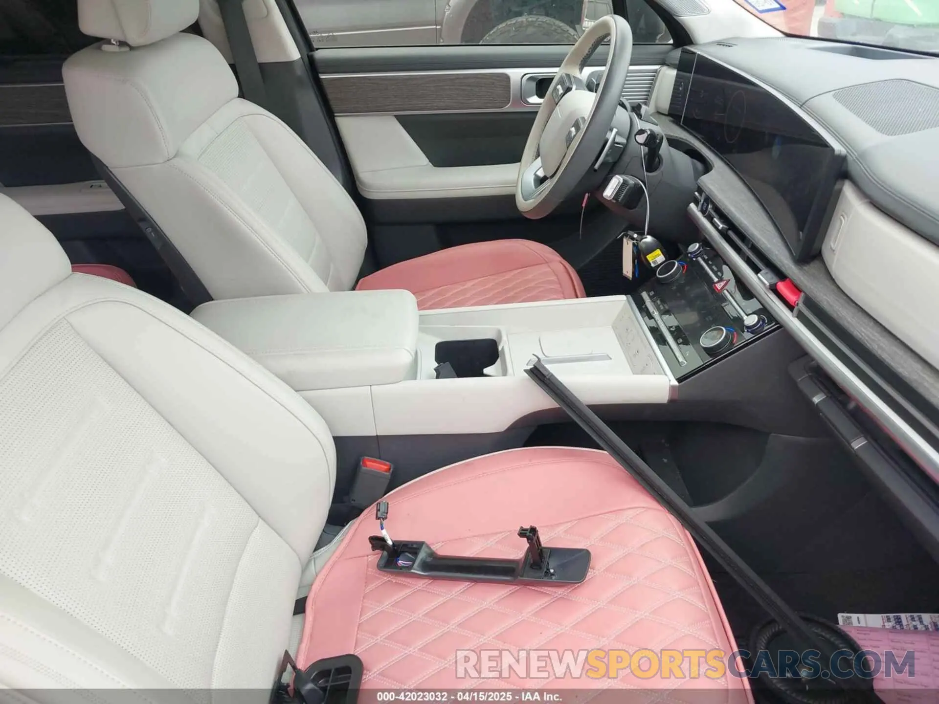 5 Photograph of a damaged car 5NMP54GL0RH058551 HYUNDAI SANTA FE 2024