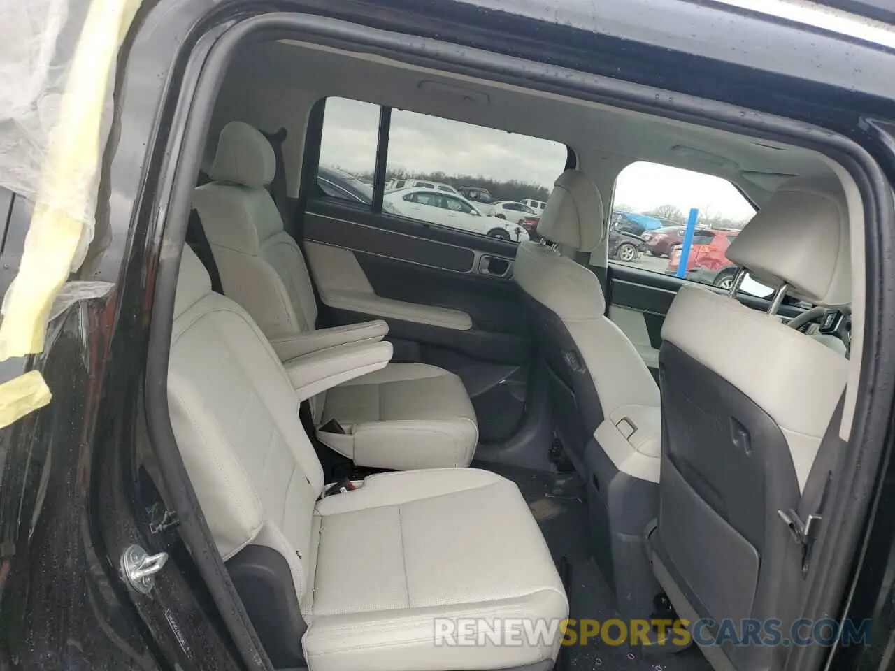 11 Photograph of a damaged car 5NMP54GL7RH067683 HYUNDAI SANTA FE 2024