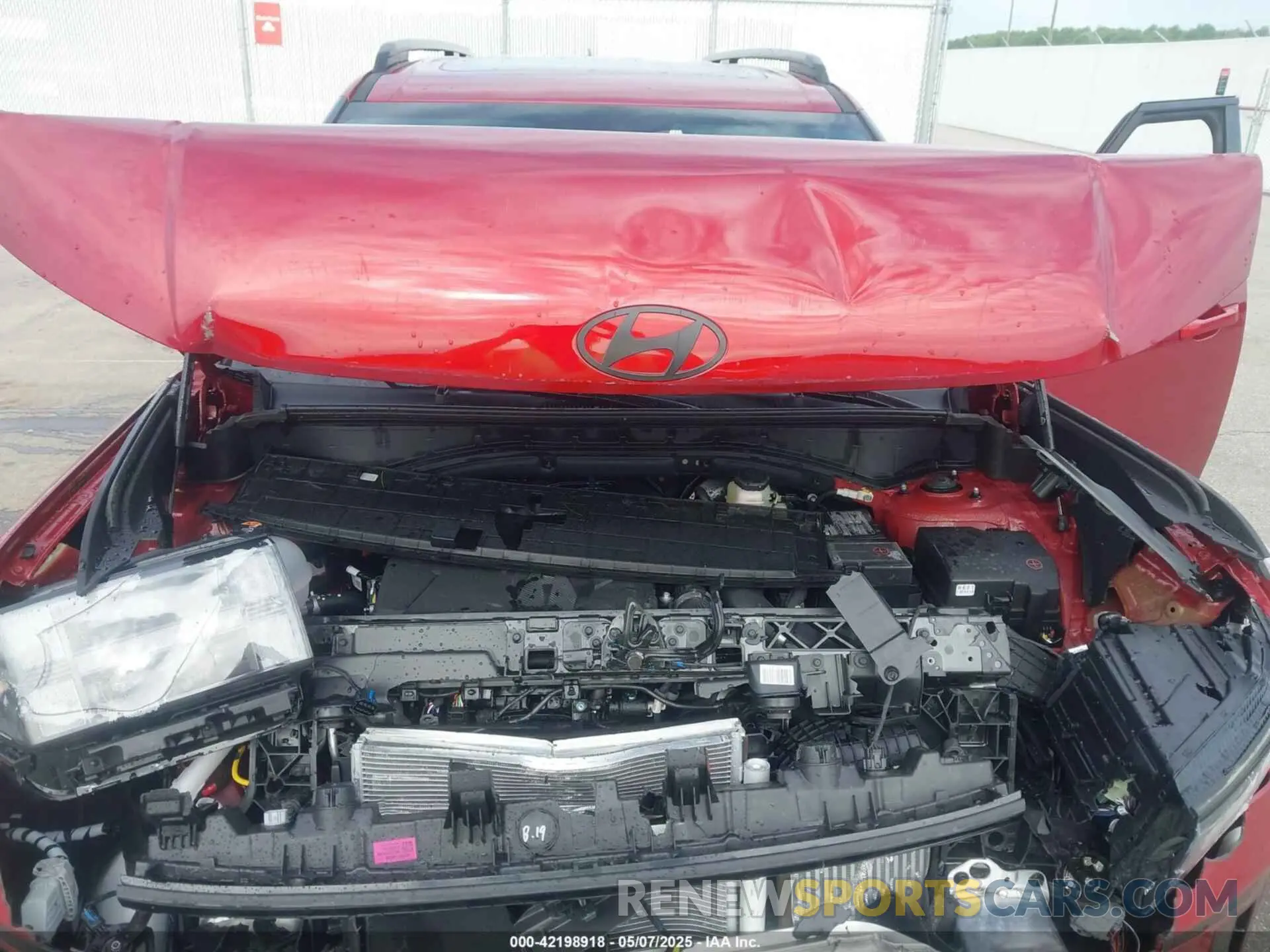 10 Photograph of a damaged car 5NMP5DGL1RH042732 HYUNDAI SANTA FE 2024