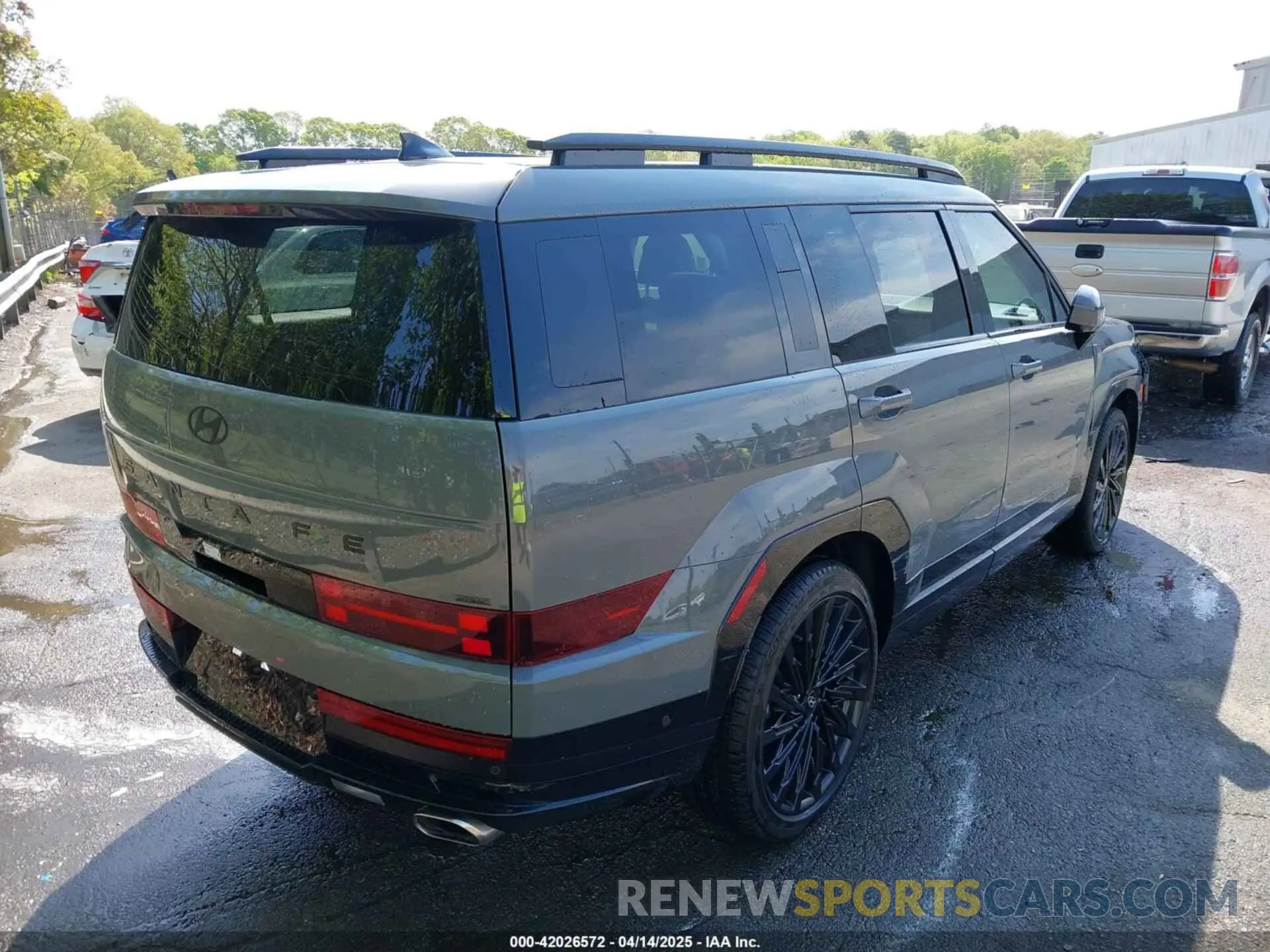 4 Photograph of a damaged car 5NMP5DGL4RH051120 HYUNDAI SANTA FE 2024