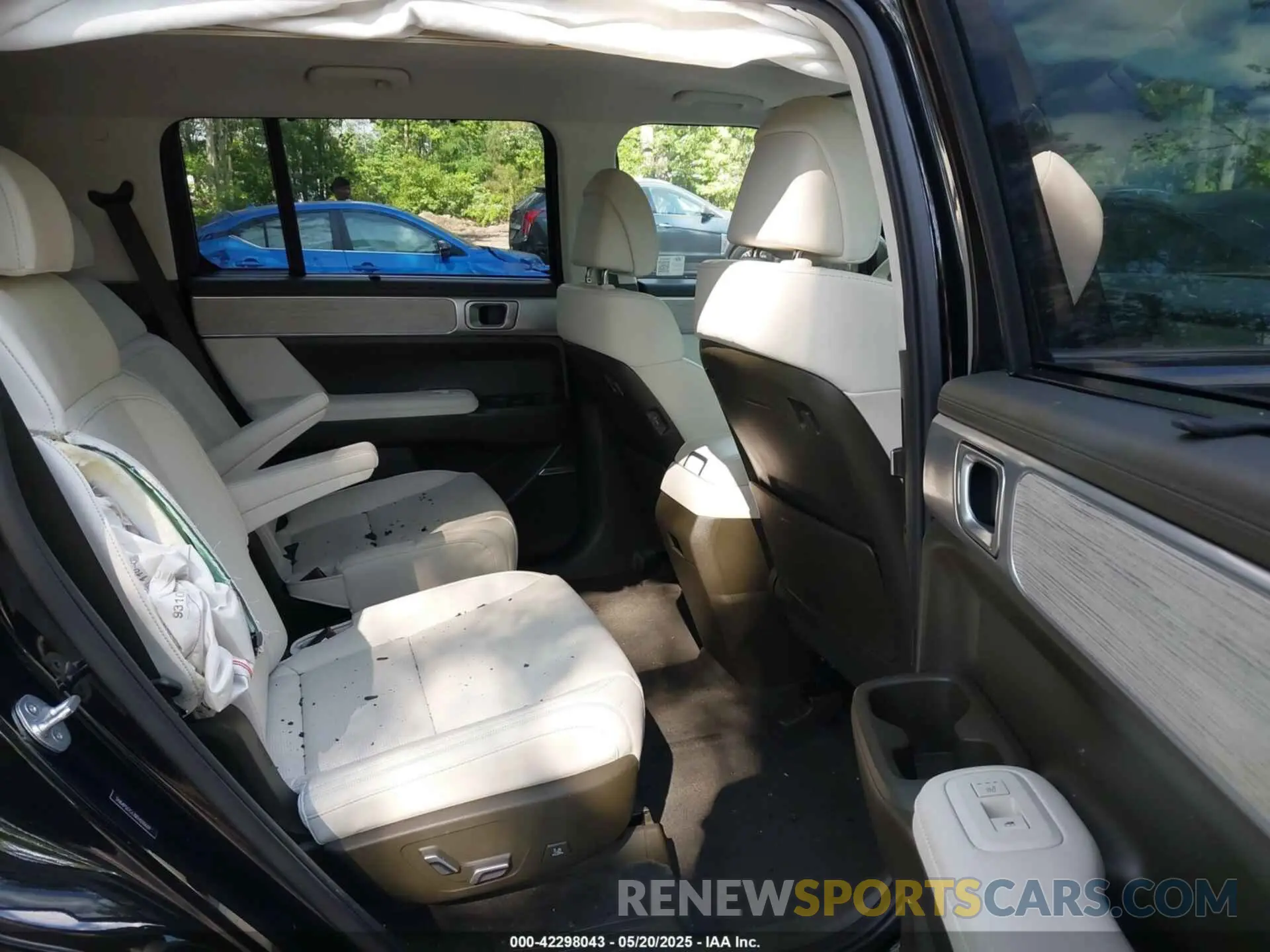 8 Photograph of a damaged car 5NMP5DGL8RH030609 HYUNDAI SANTA FE 2024