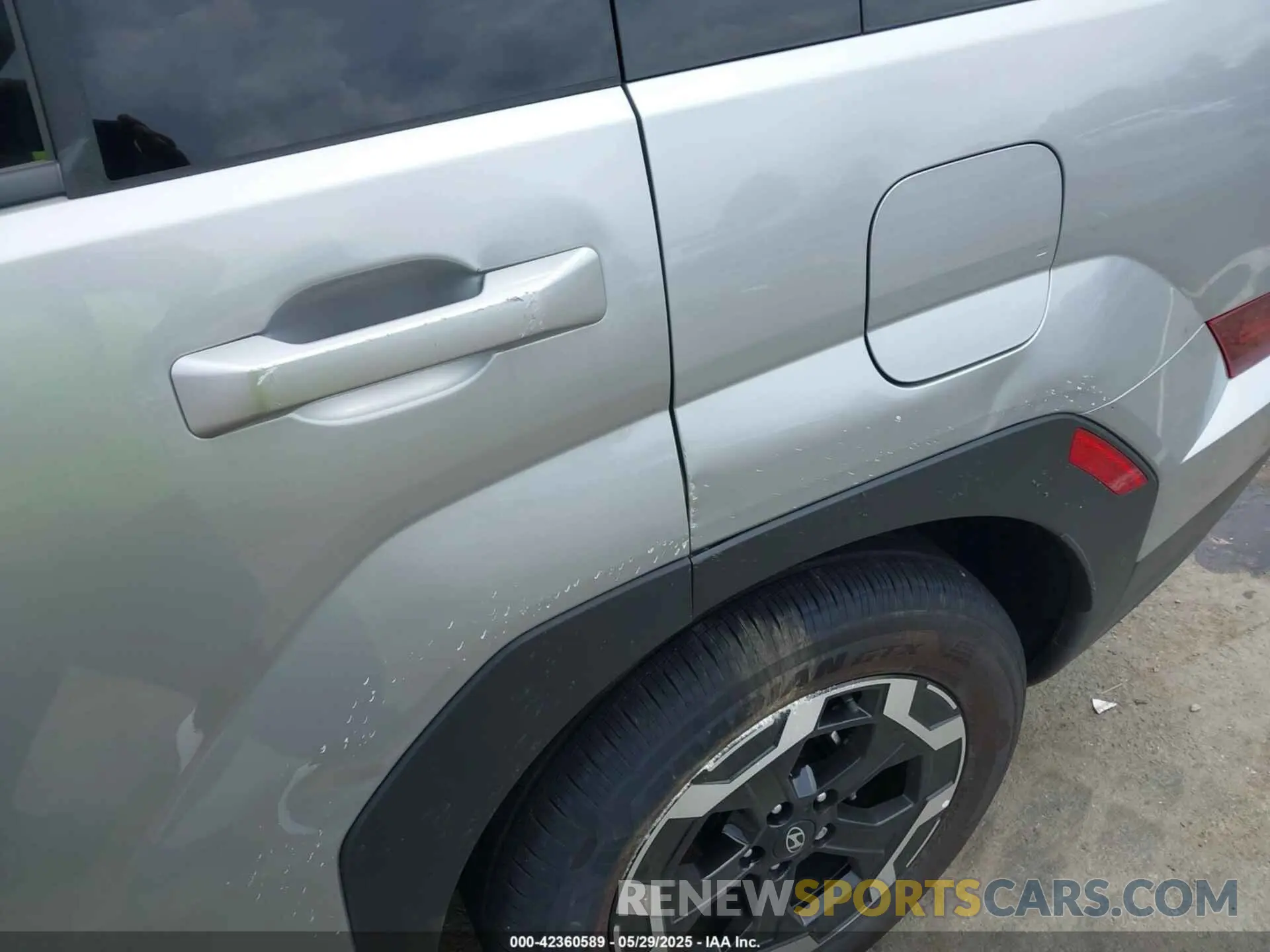 18 Photograph of a damaged car 5NMP14GL0SH128437 HYUNDAI SANTA FE 2025
