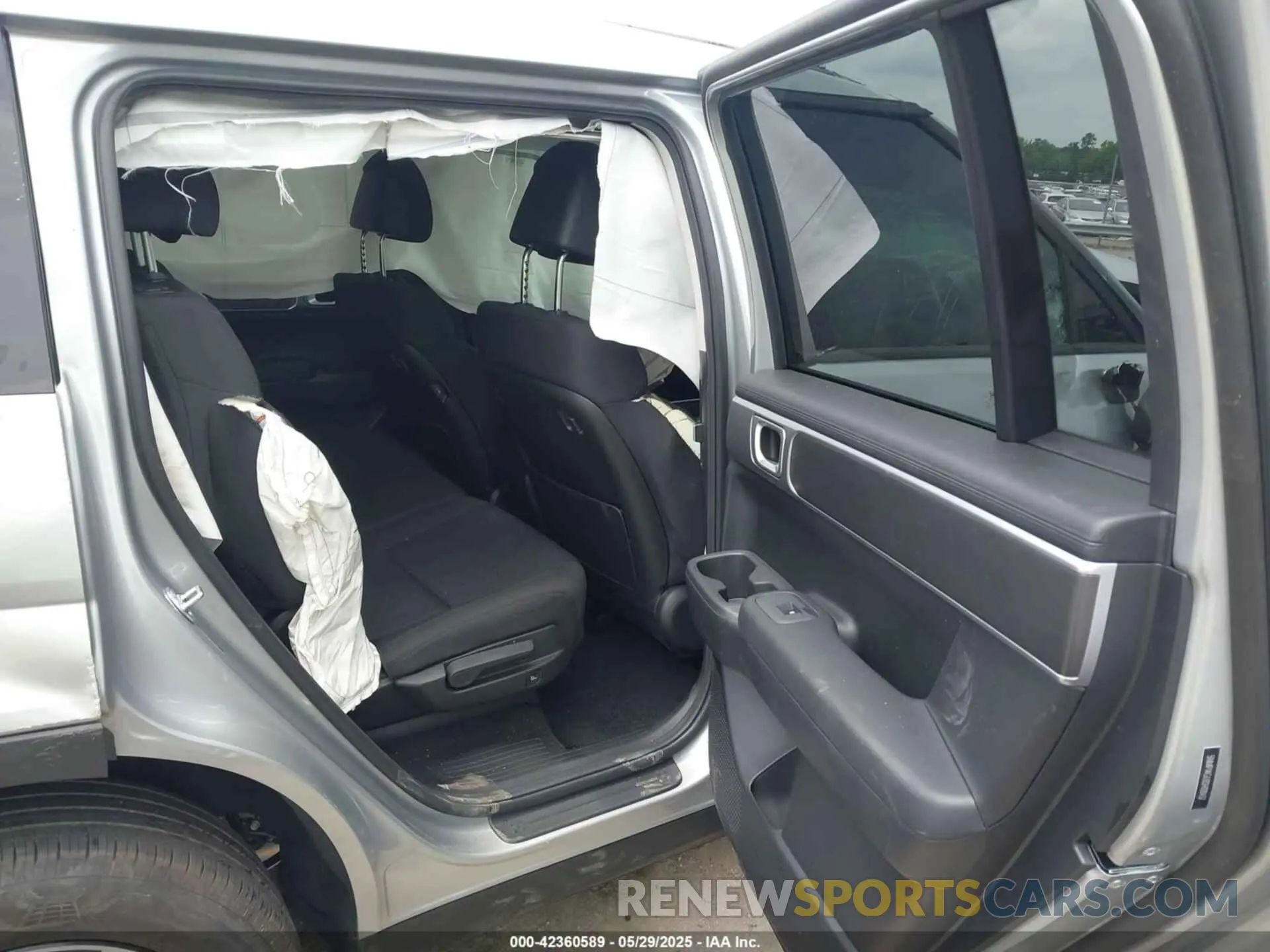 8 Photograph of a damaged car 5NMP14GL0SH128437 HYUNDAI SANTA FE 2025
