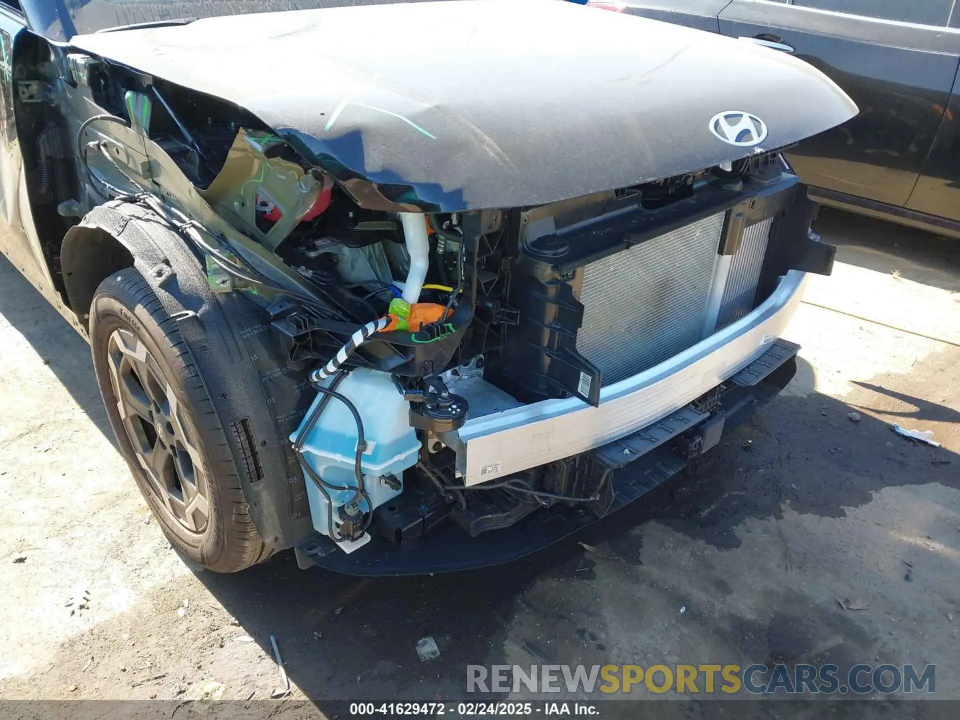 18 Photograph of a damaged car 5NMP14GL3SH074695 HYUNDAI SANTA FE 2025