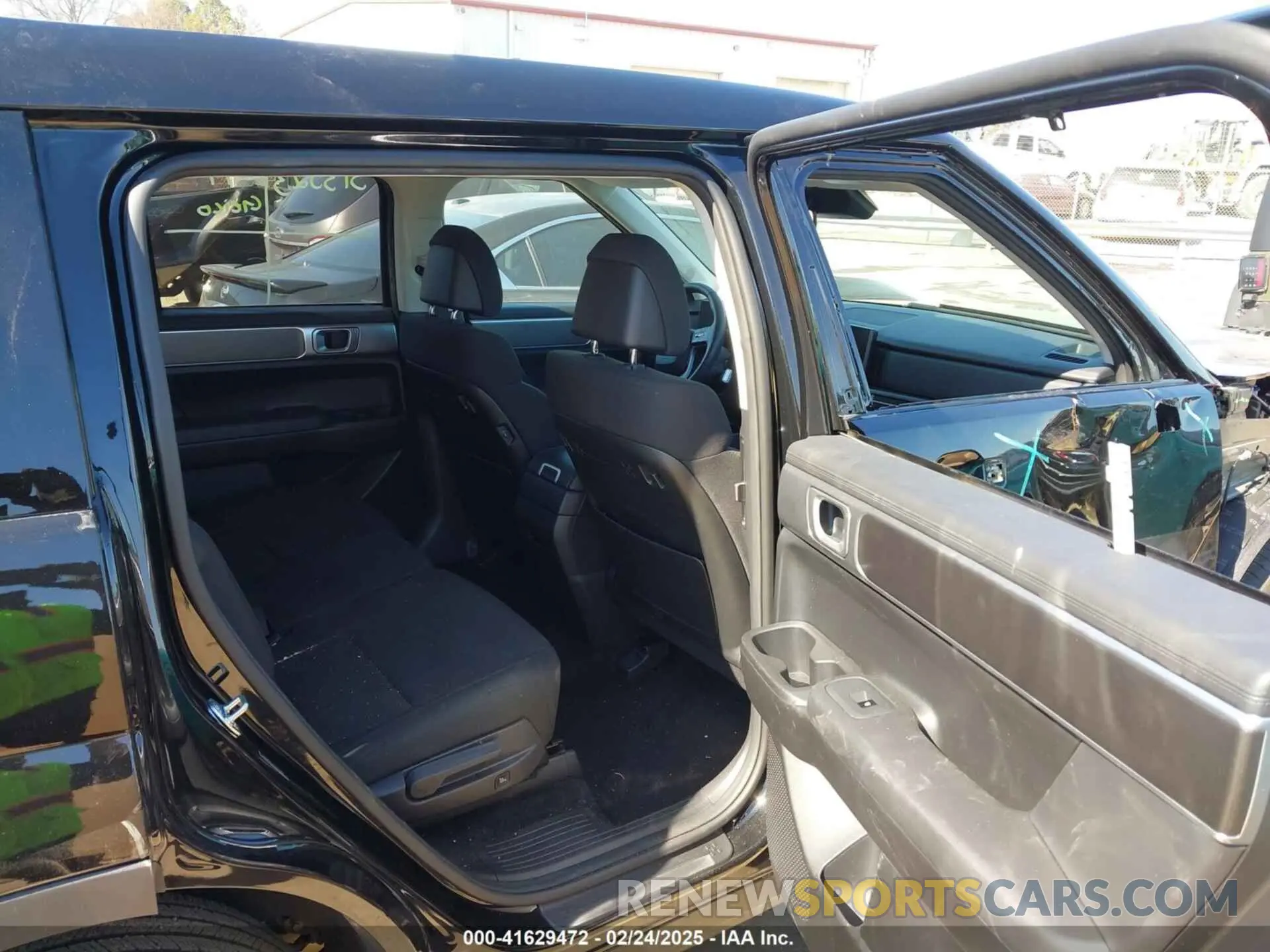8 Photograph of a damaged car 5NMP14GL3SH074695 HYUNDAI SANTA FE 2025