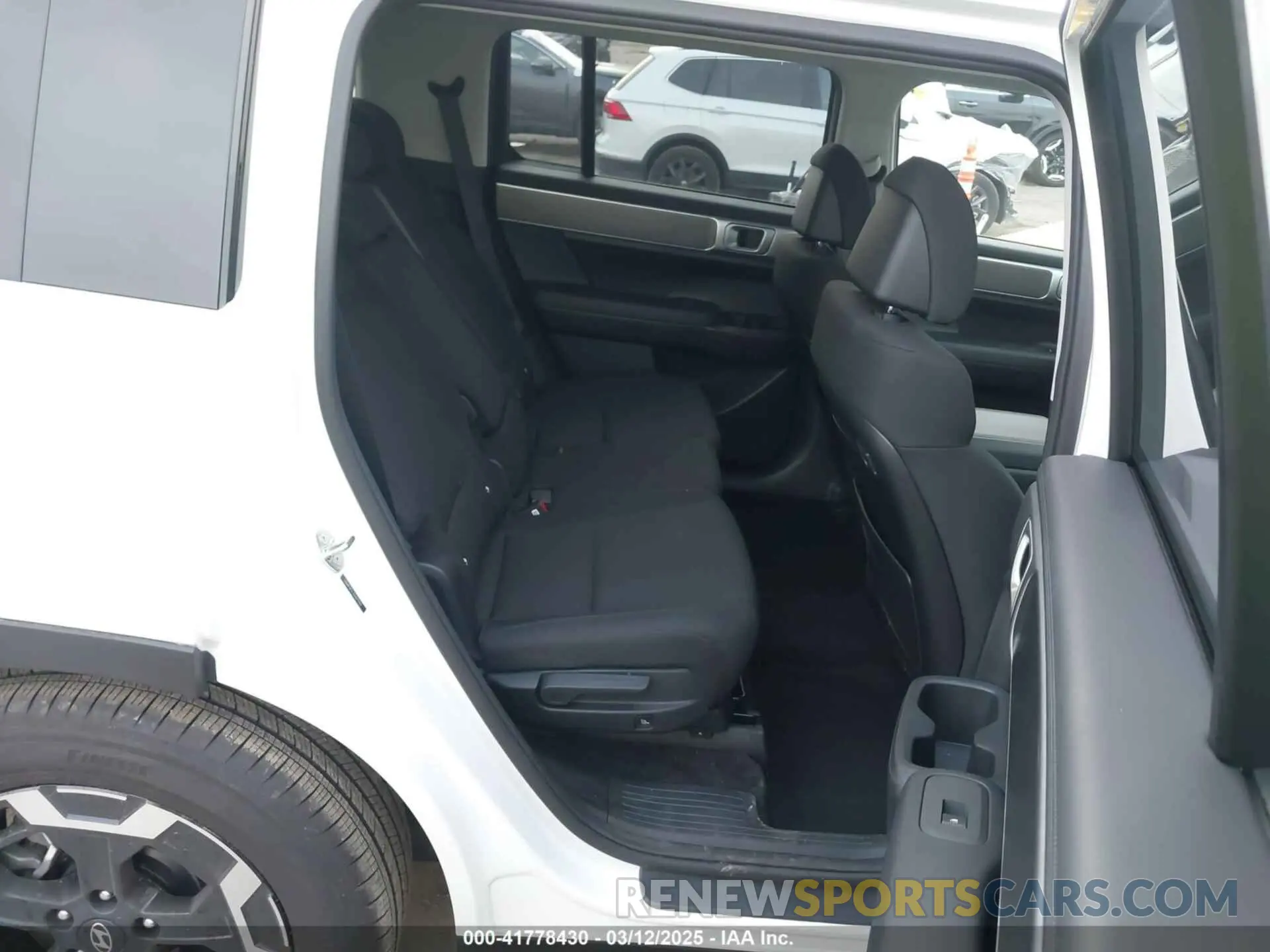 8 Photograph of a damaged car 5NMP14GL3SH079489 HYUNDAI SANTA FE 2025
