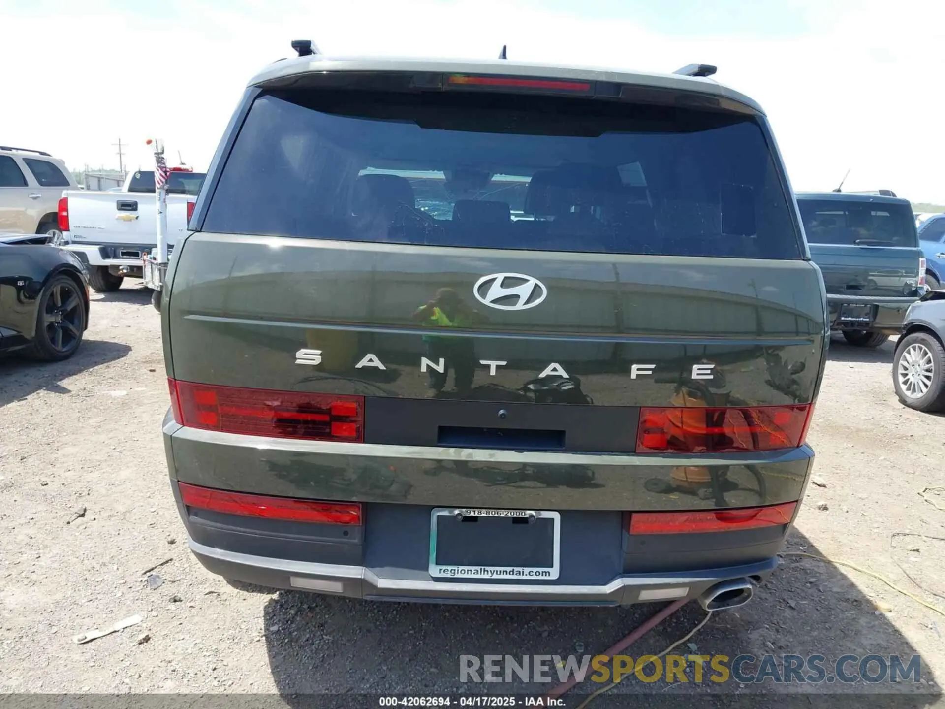 17 Photograph of a damaged car 5NMP24GL1SH091752 HYUNDAI SANTA FE 2025